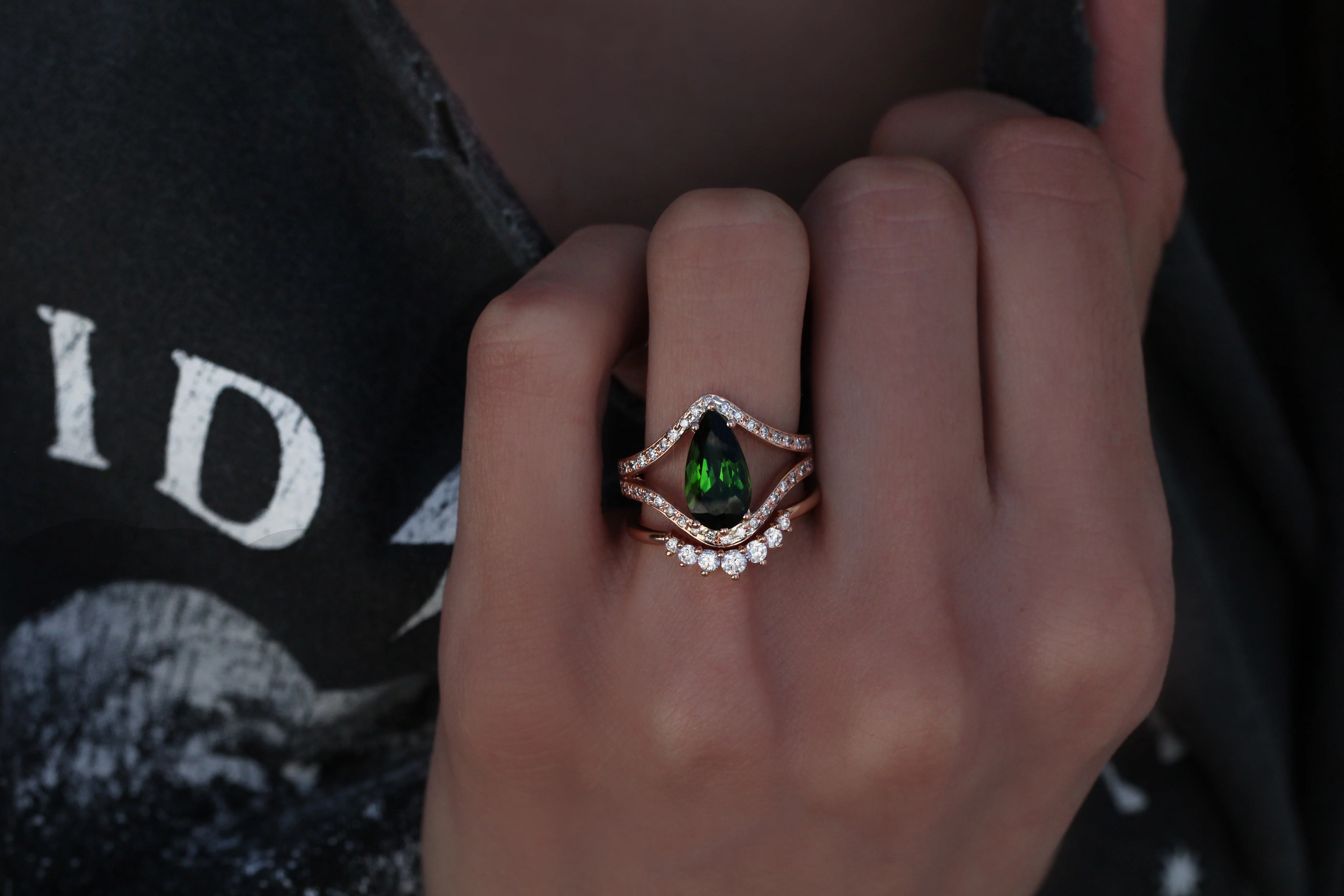 14kt gold and diamond curved double band chrome green tourmaline ring - Image 5