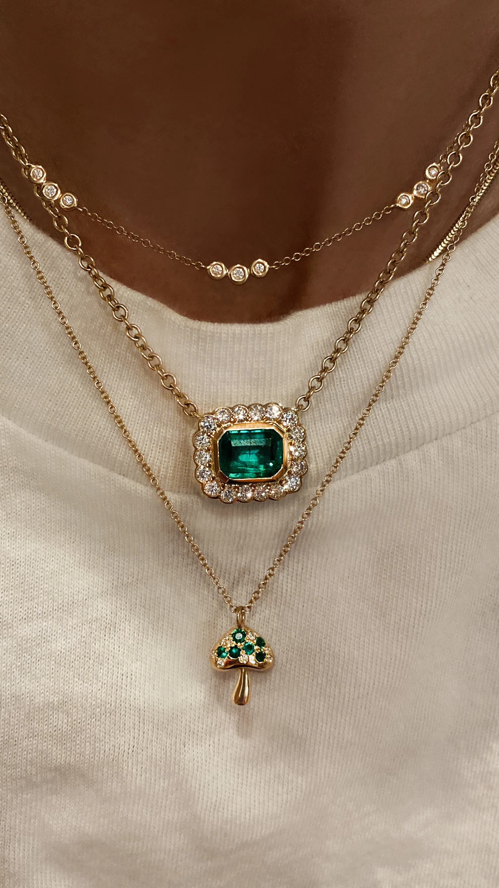 14kt gold and diamond grande emerald cut emerald bezel burst necklace - Image 3