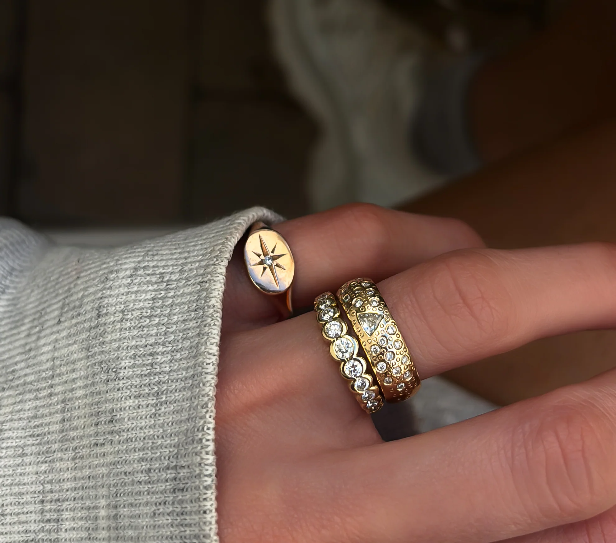 14kt gold and diamond horizontal starburst signet ring - Image 3