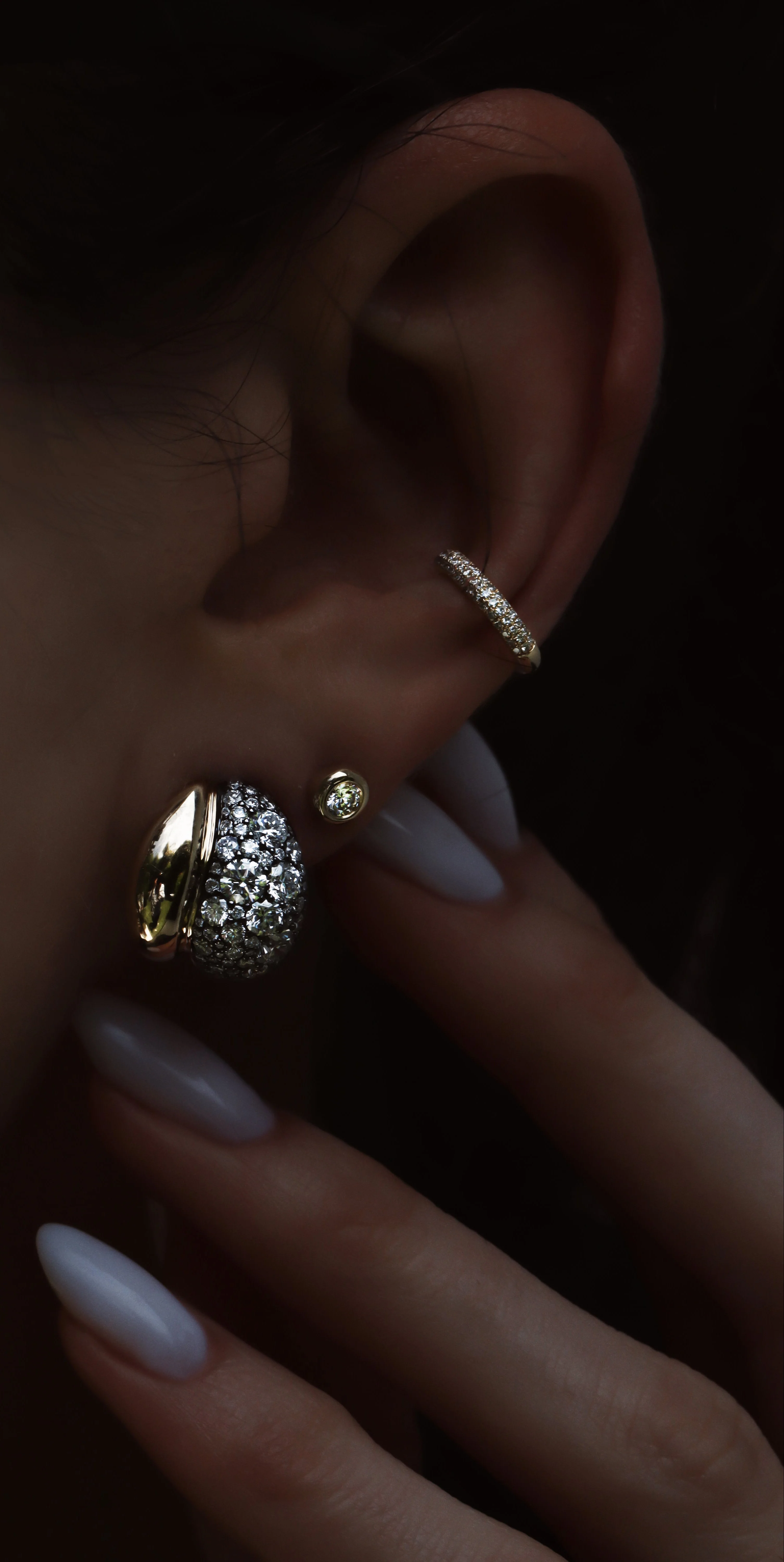 14kt gold and diamond black rhodium bubble stud - Image 3