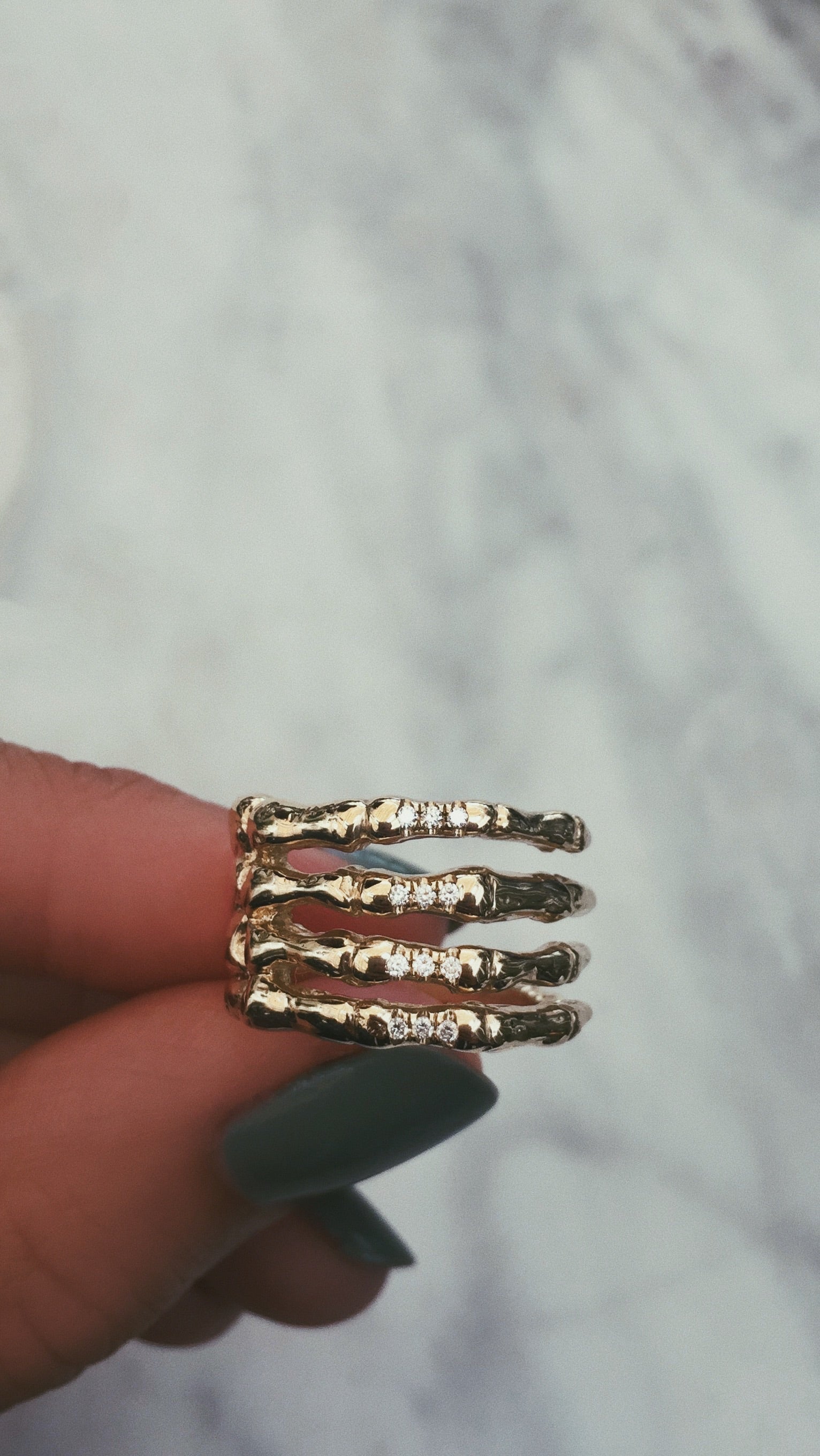 14kt gold and diamond skeleton hand ring - Image 6