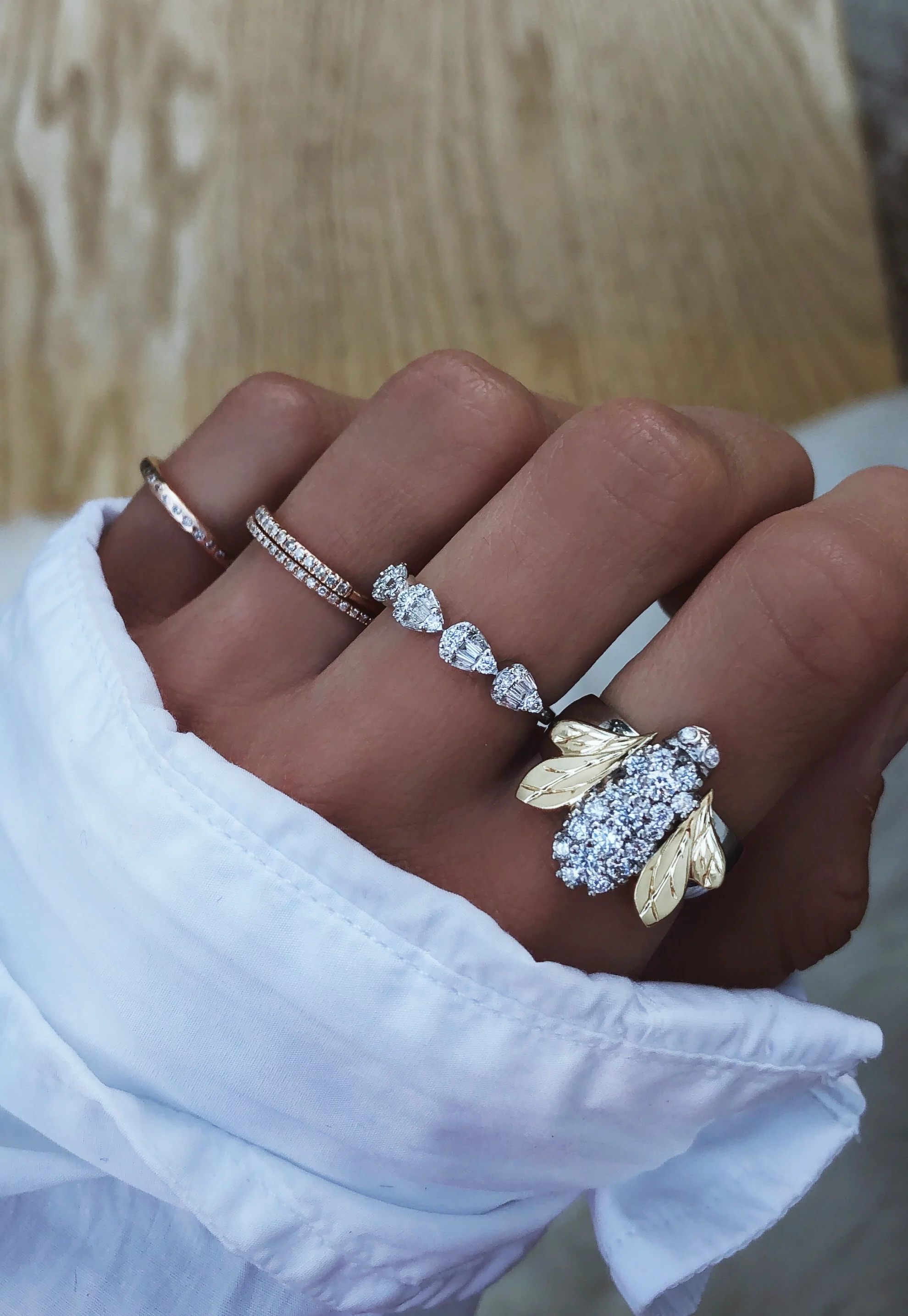 14kt gold and diamond two toned vintage honey bee ring - Image 4