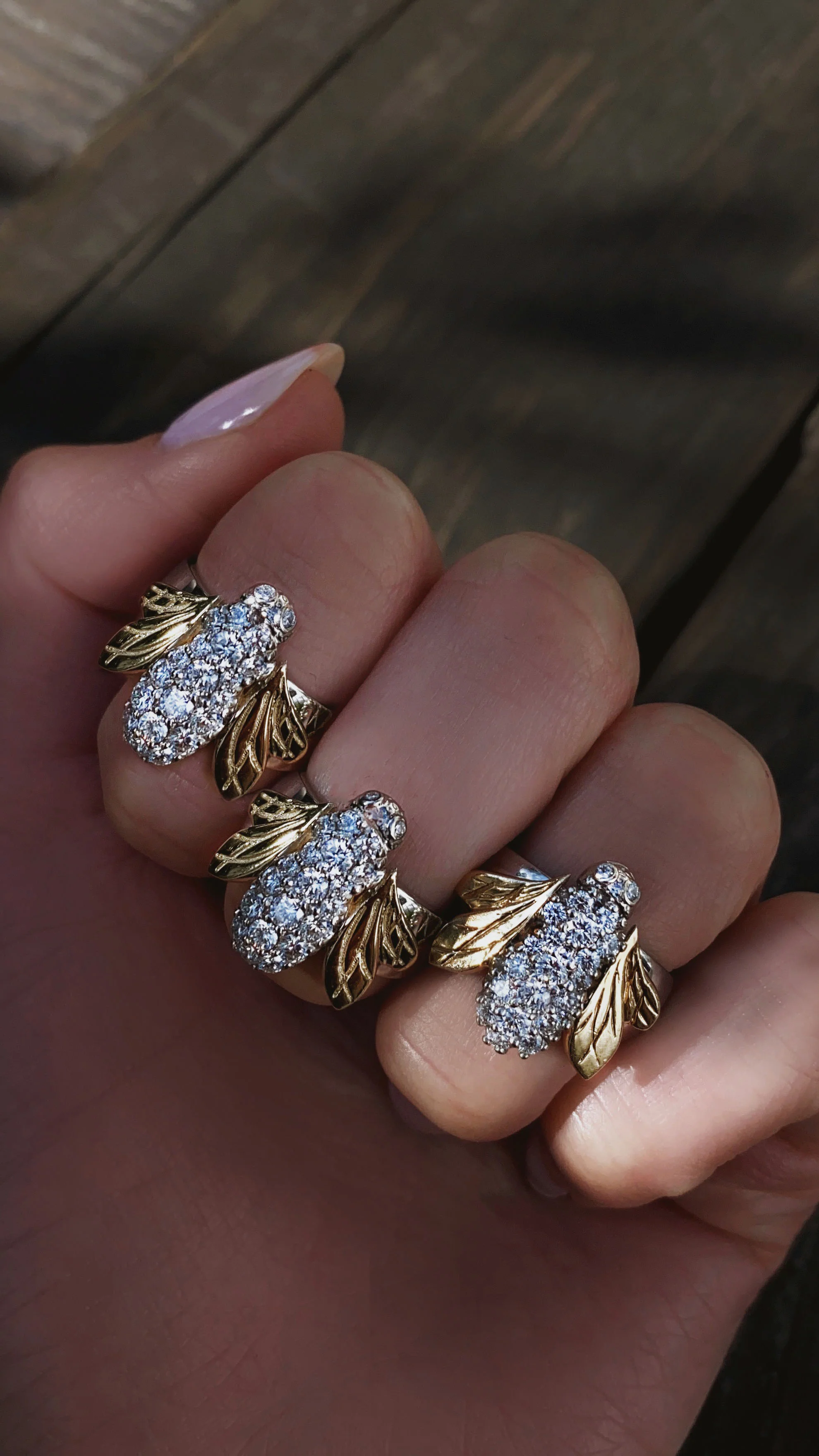 14kt gold and diamond two toned vintage honey bee ring - Image 6