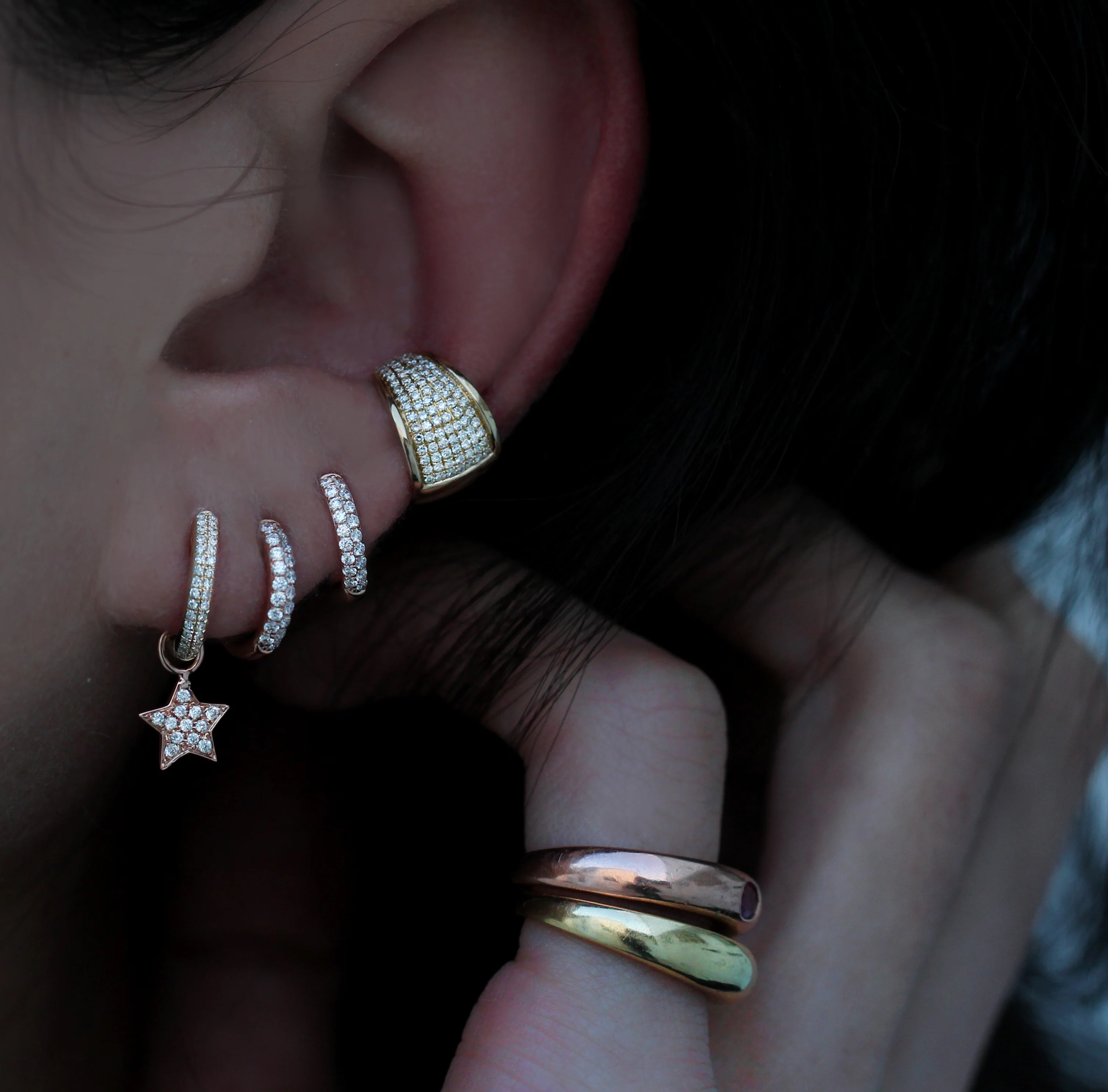 14kt gold and diamond wide two row rounded hoops - Image 3