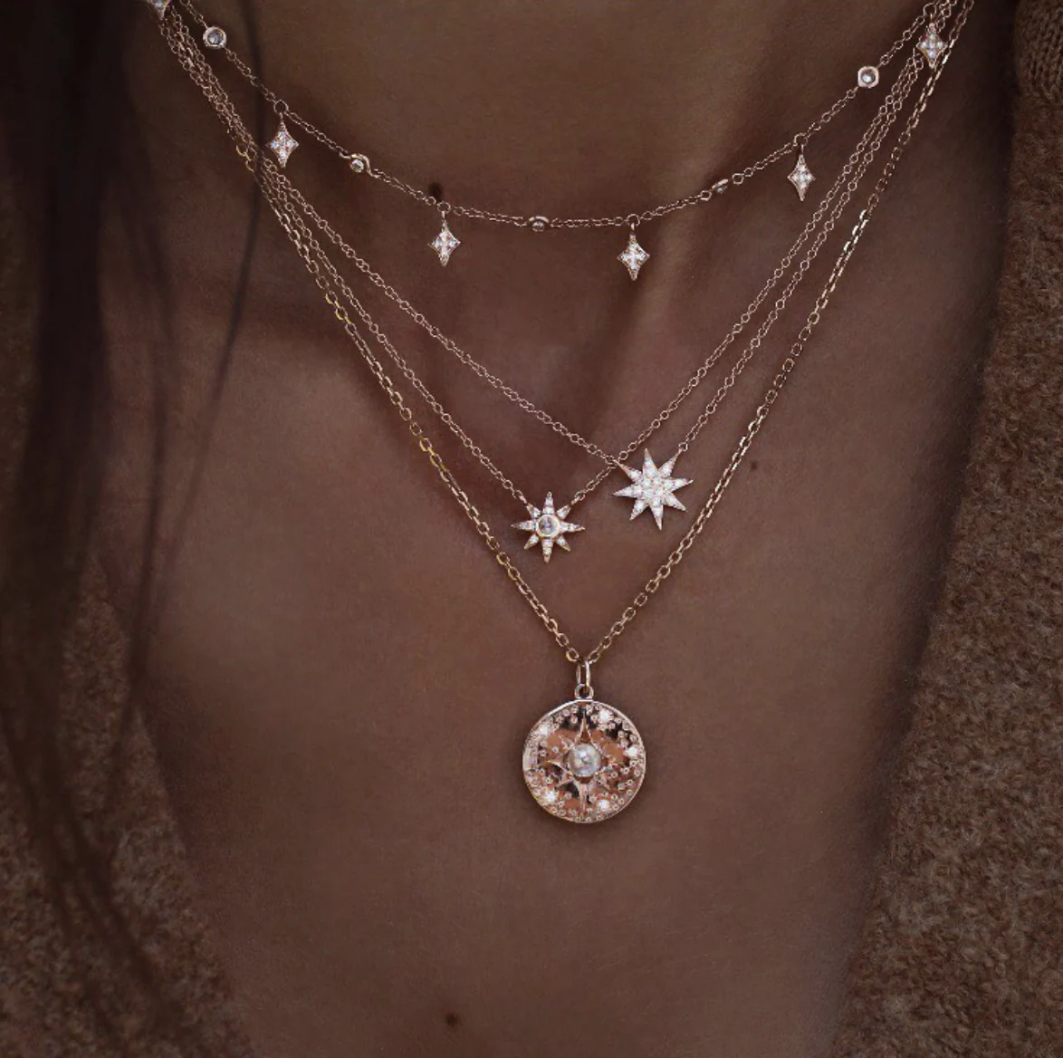 14kt gold and gray diamond starburst hammered disk necklace - Image 3
