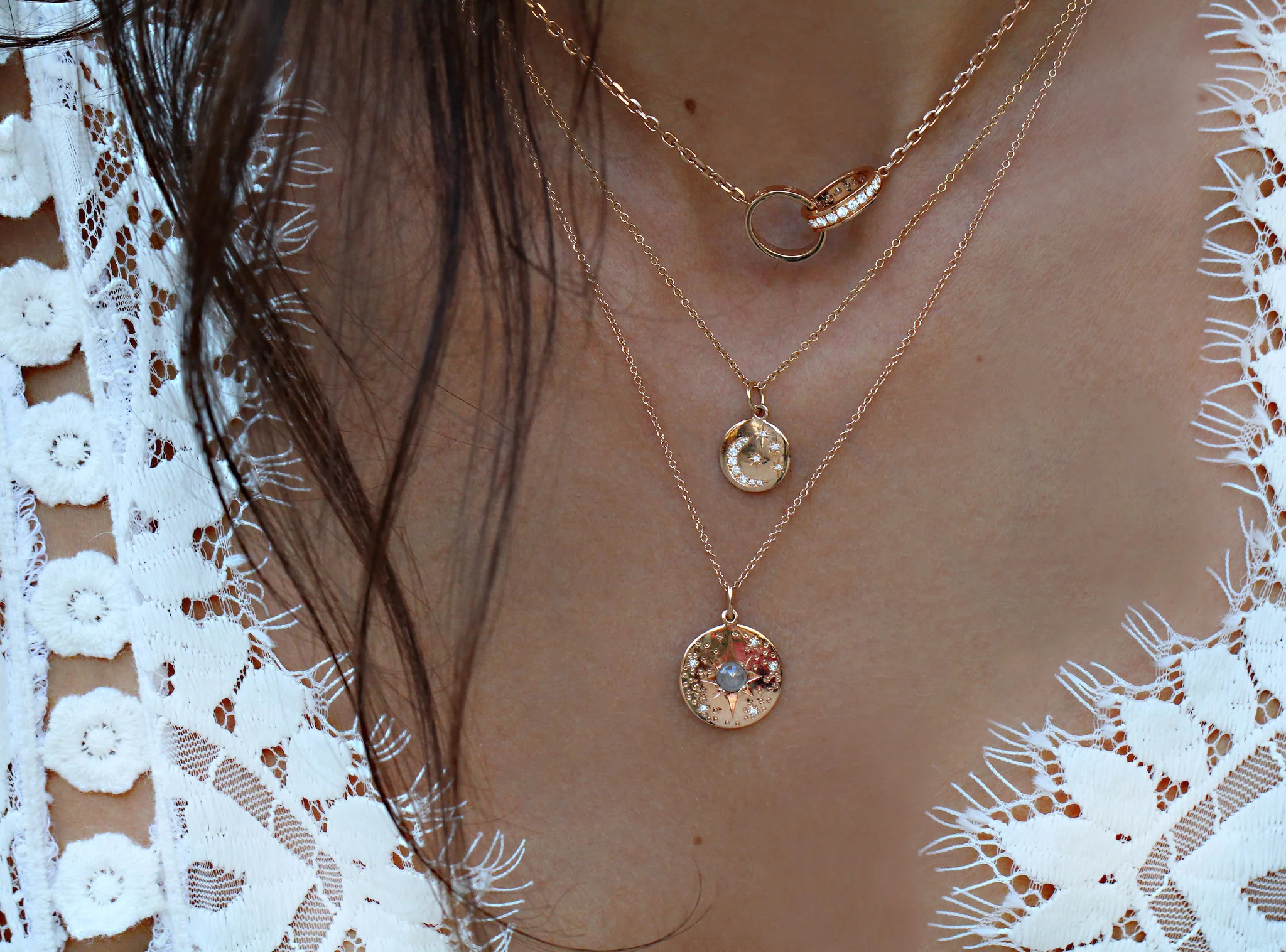 14kt gold and gray diamond starburst hammered disk necklace - Image 4