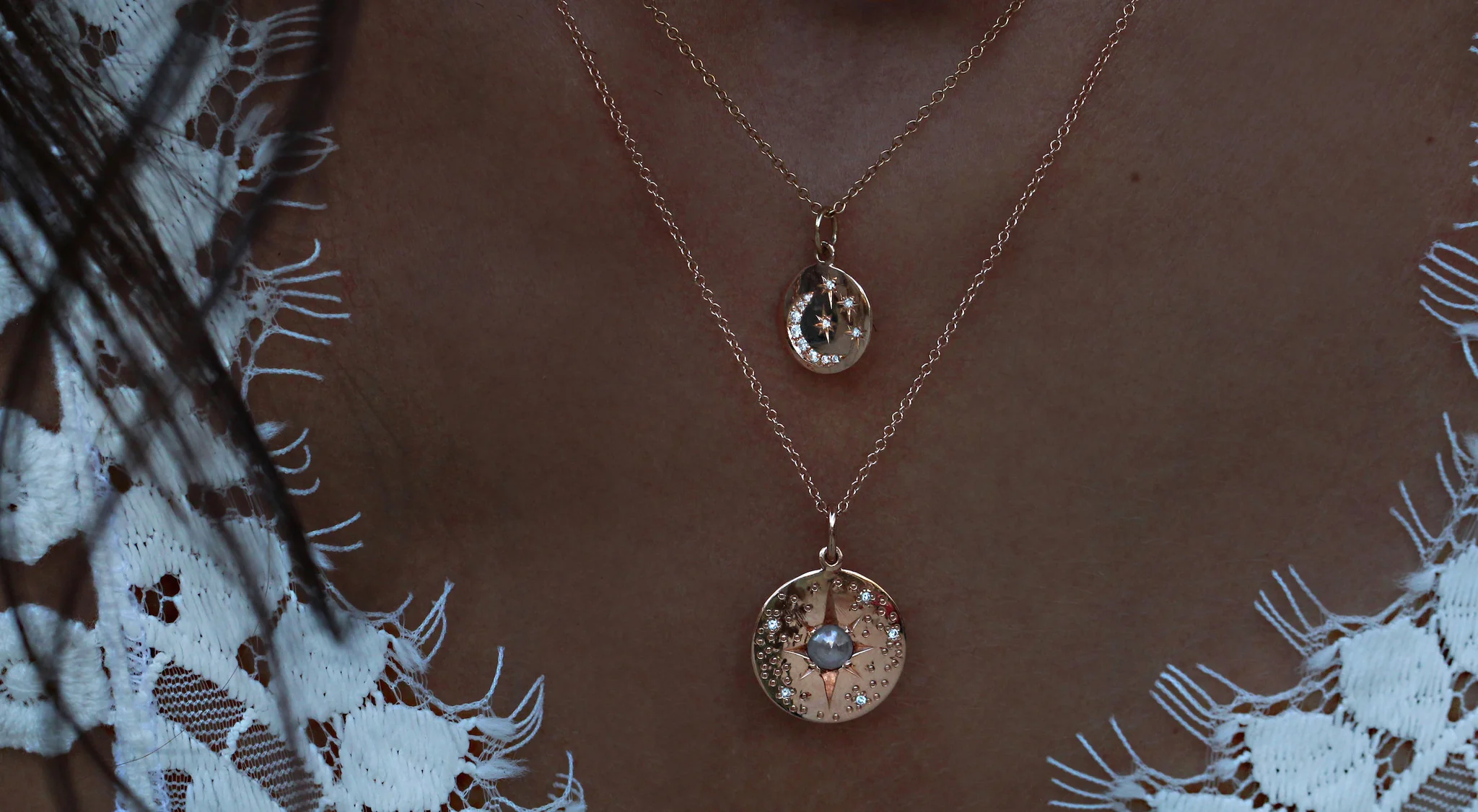 14kt gold and gray diamond starburst hammered disk necklace - Image 5