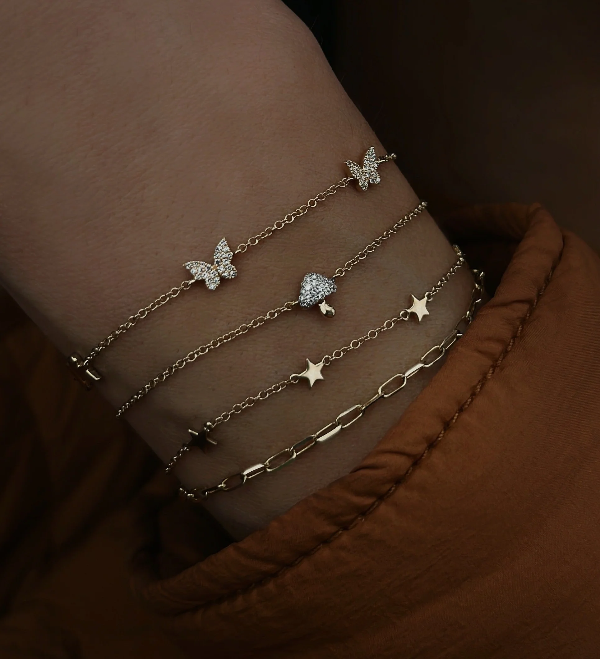 14kt gold baby paperclip chain bracelet - Image 3