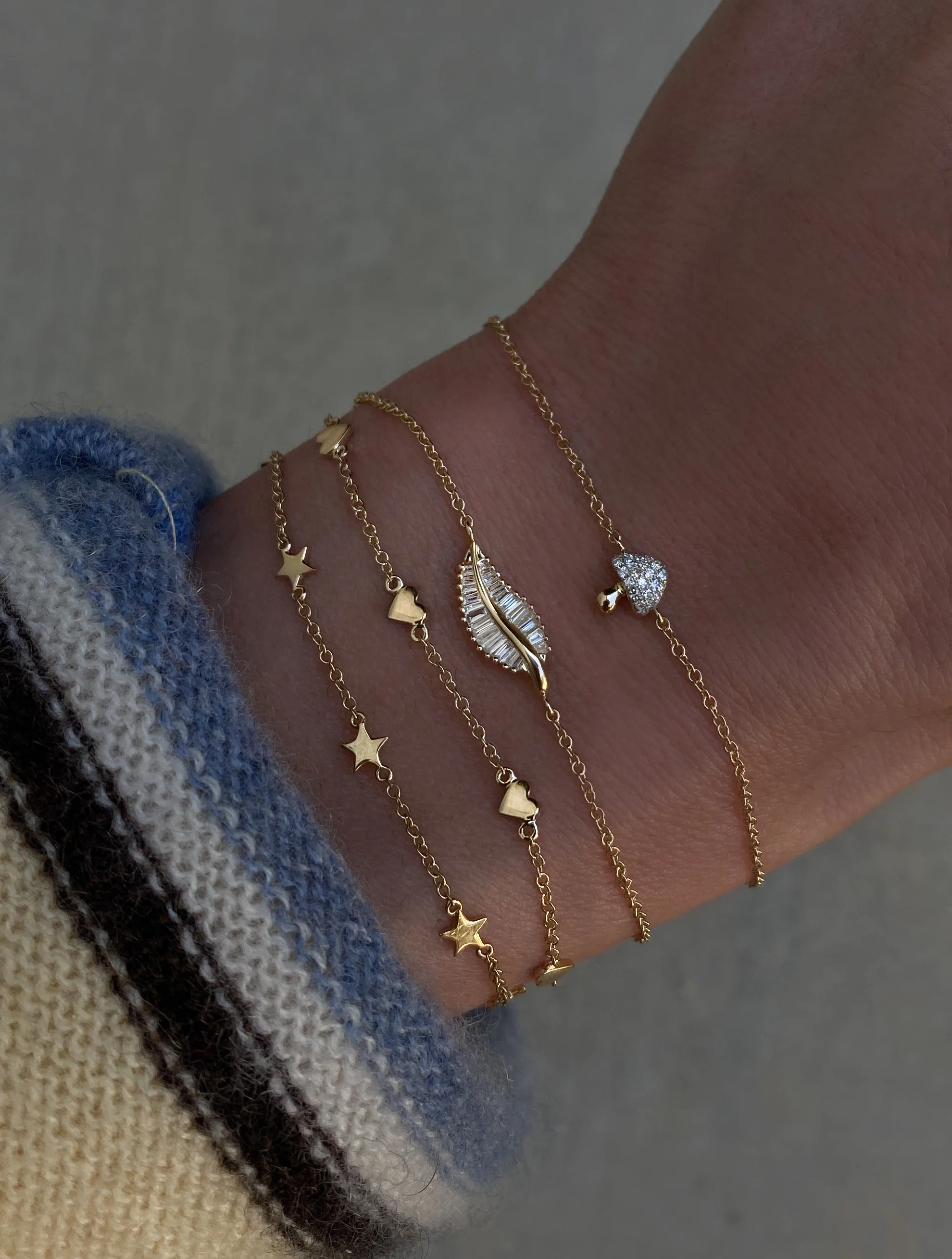 14kt gold row of hearts bracelet - Image 3