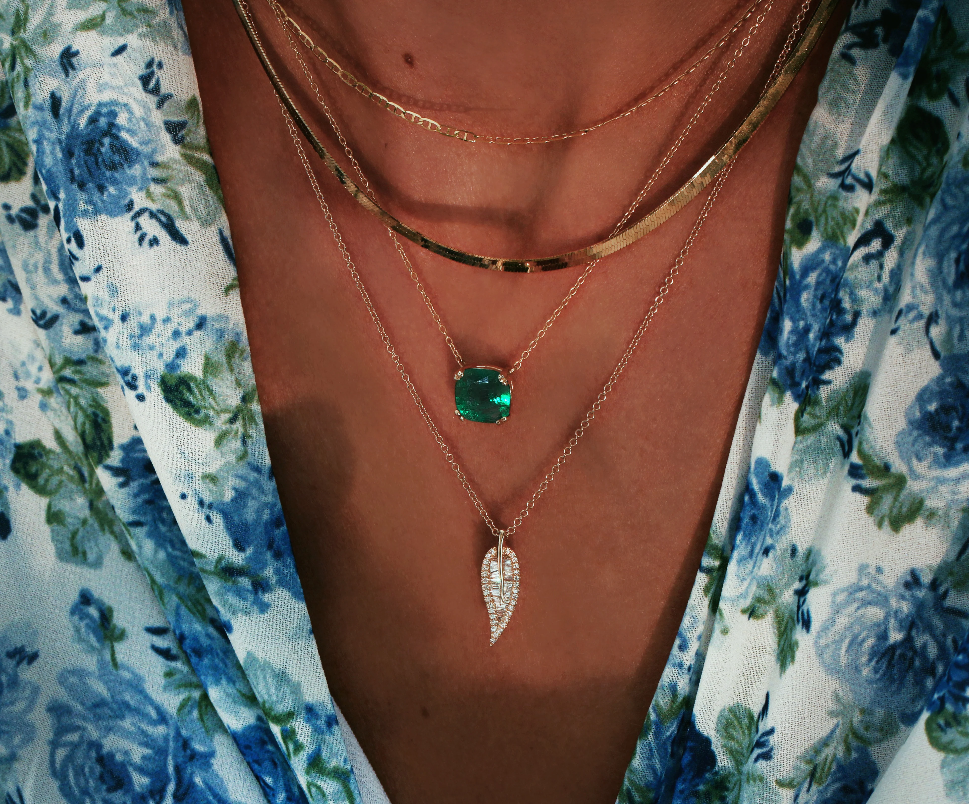 14kt gold cushion solitaire emerald prong necklace - Image 3