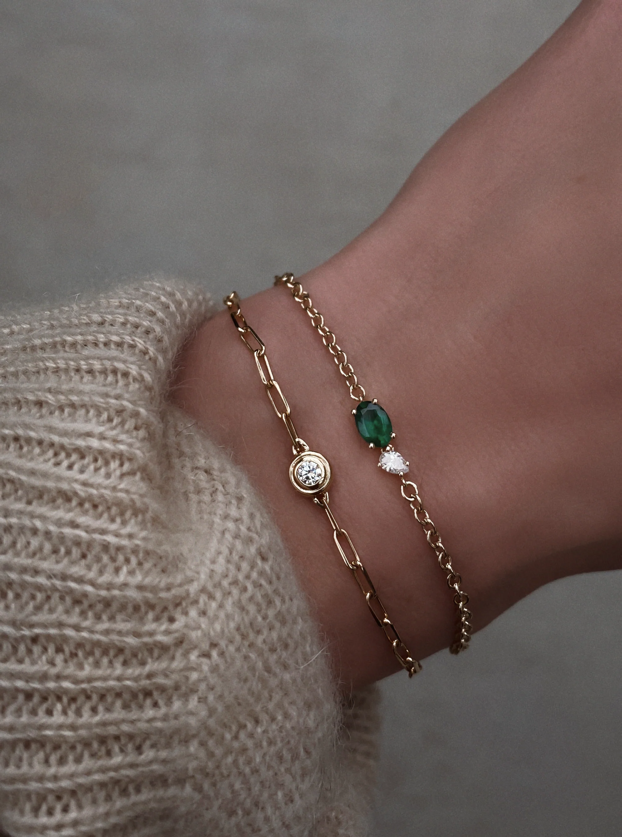 14kt gold diamond and emerald duo prong bracelet - Image 2