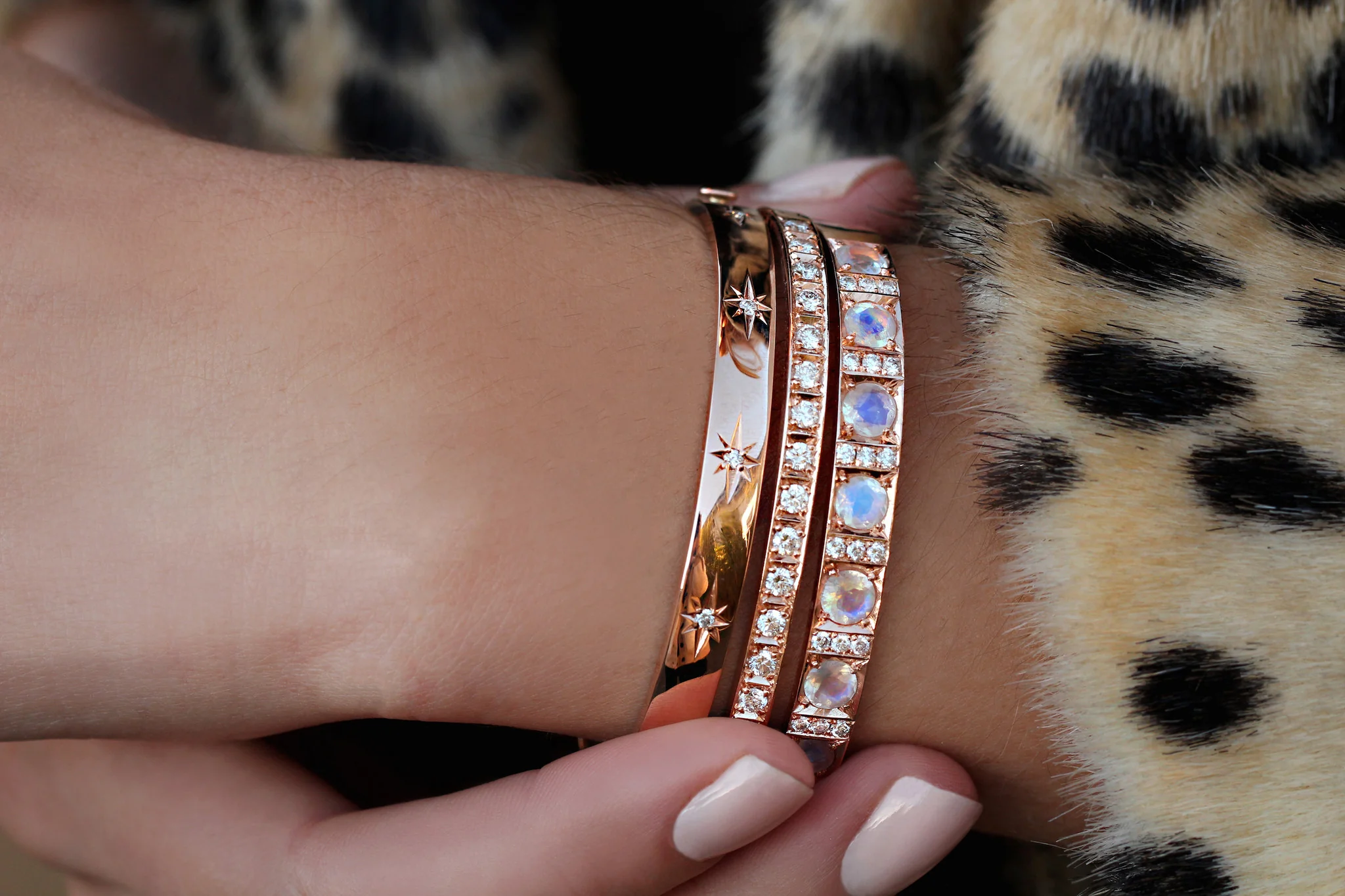 14kt gold diamond row bangle - Image 3