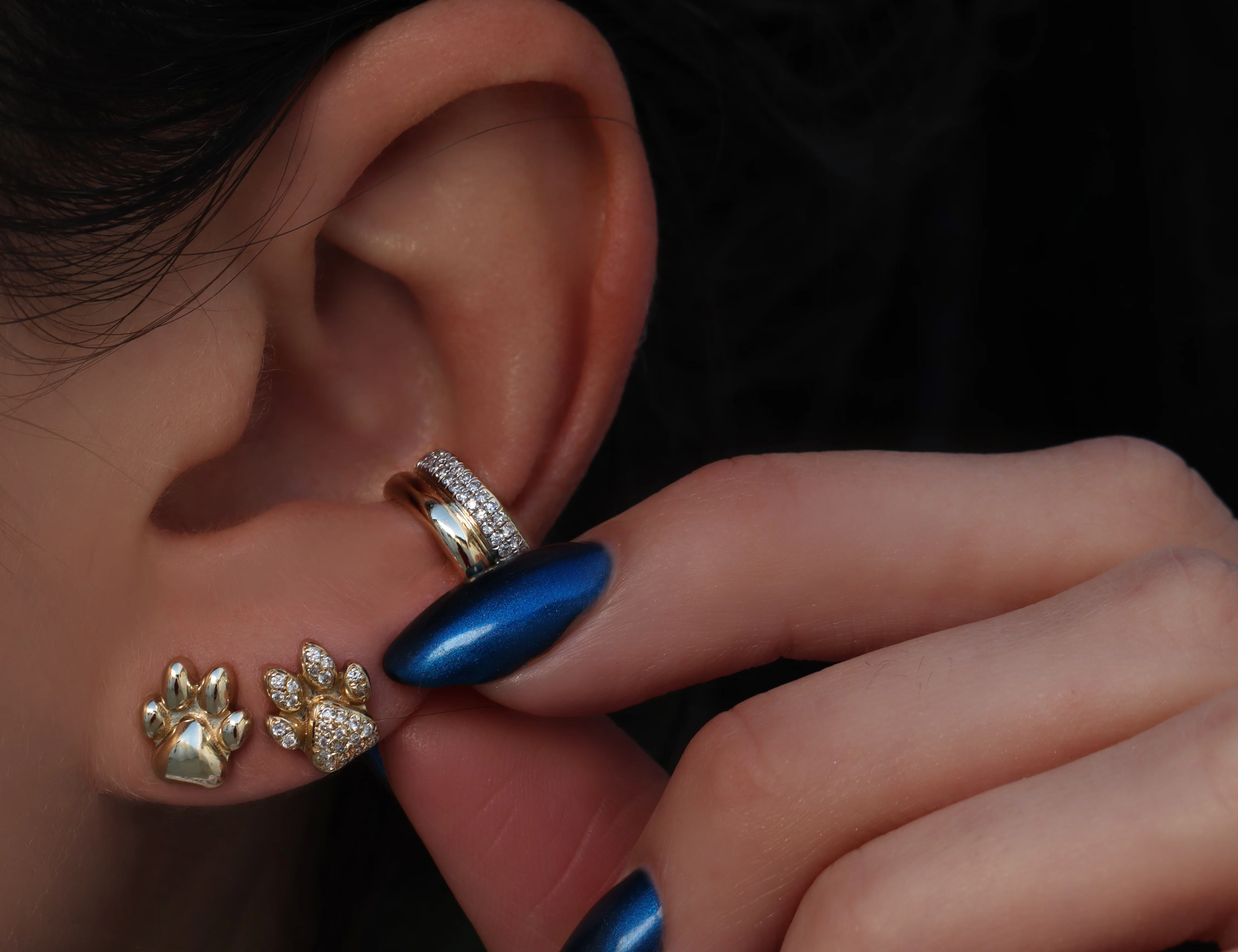 14kt gold dog paw stud - Image 2