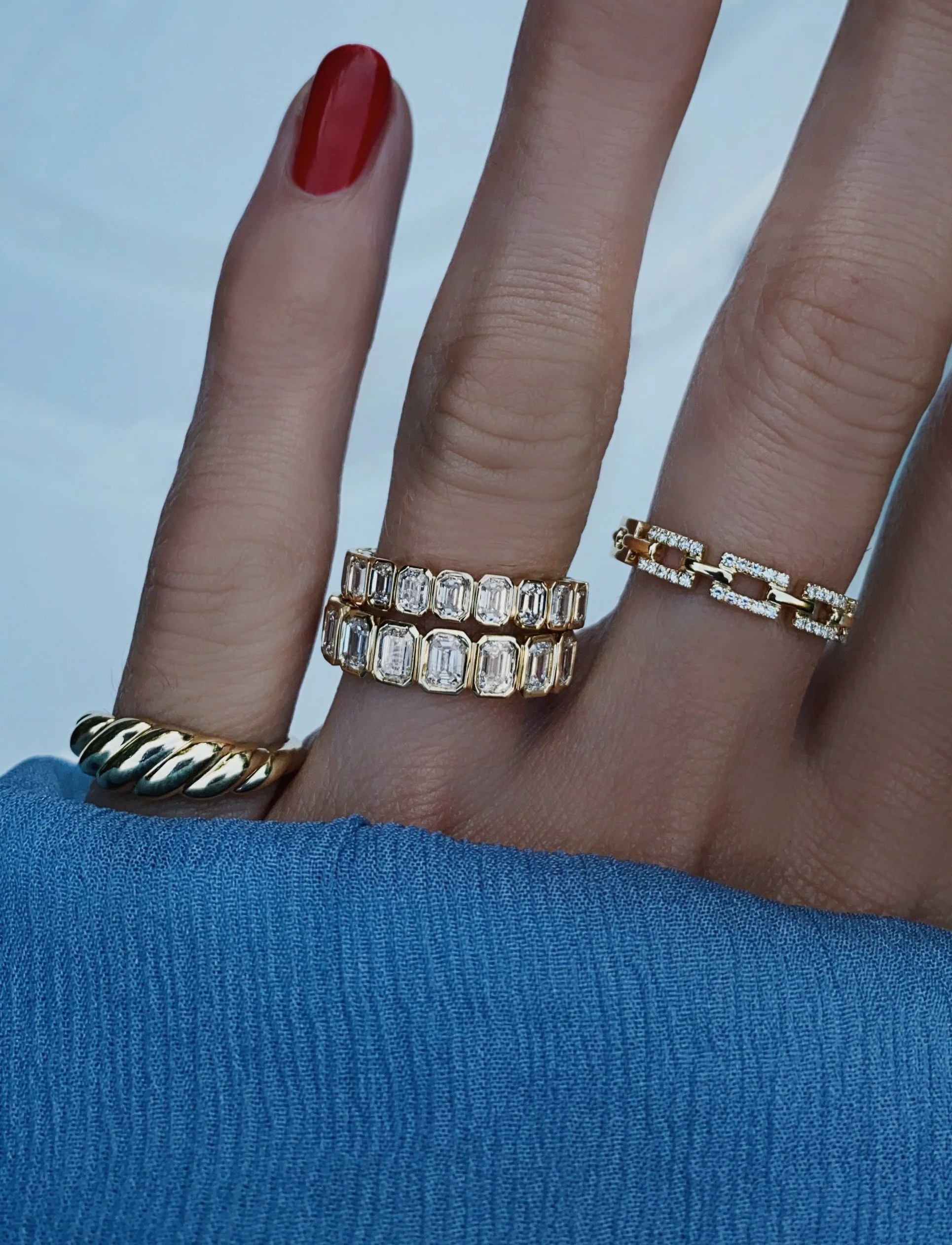 14kt gold petite emerald cut diamond bezel band - Image 7