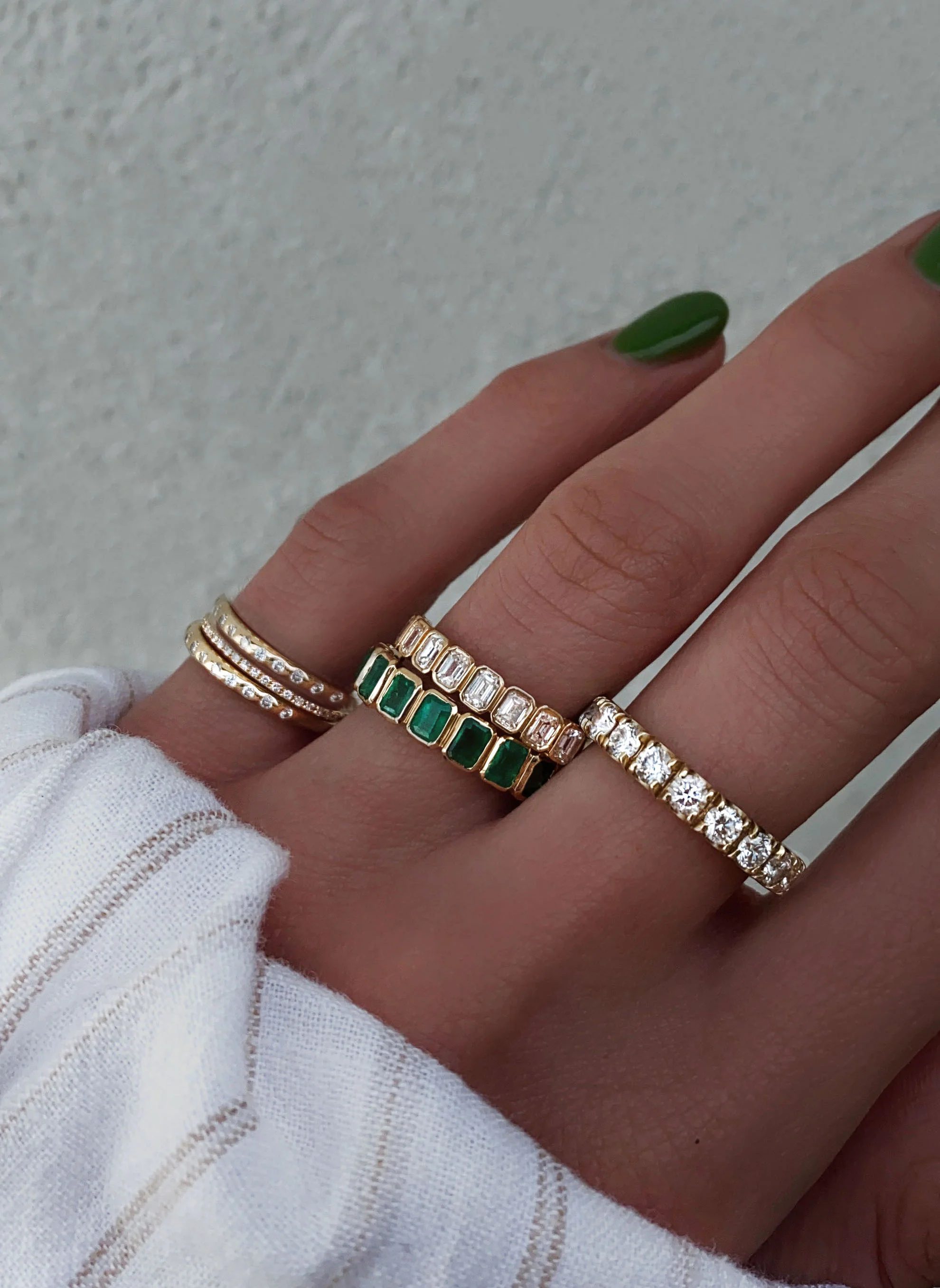 14kt gold emerald cut emerald bezel band - Image 2