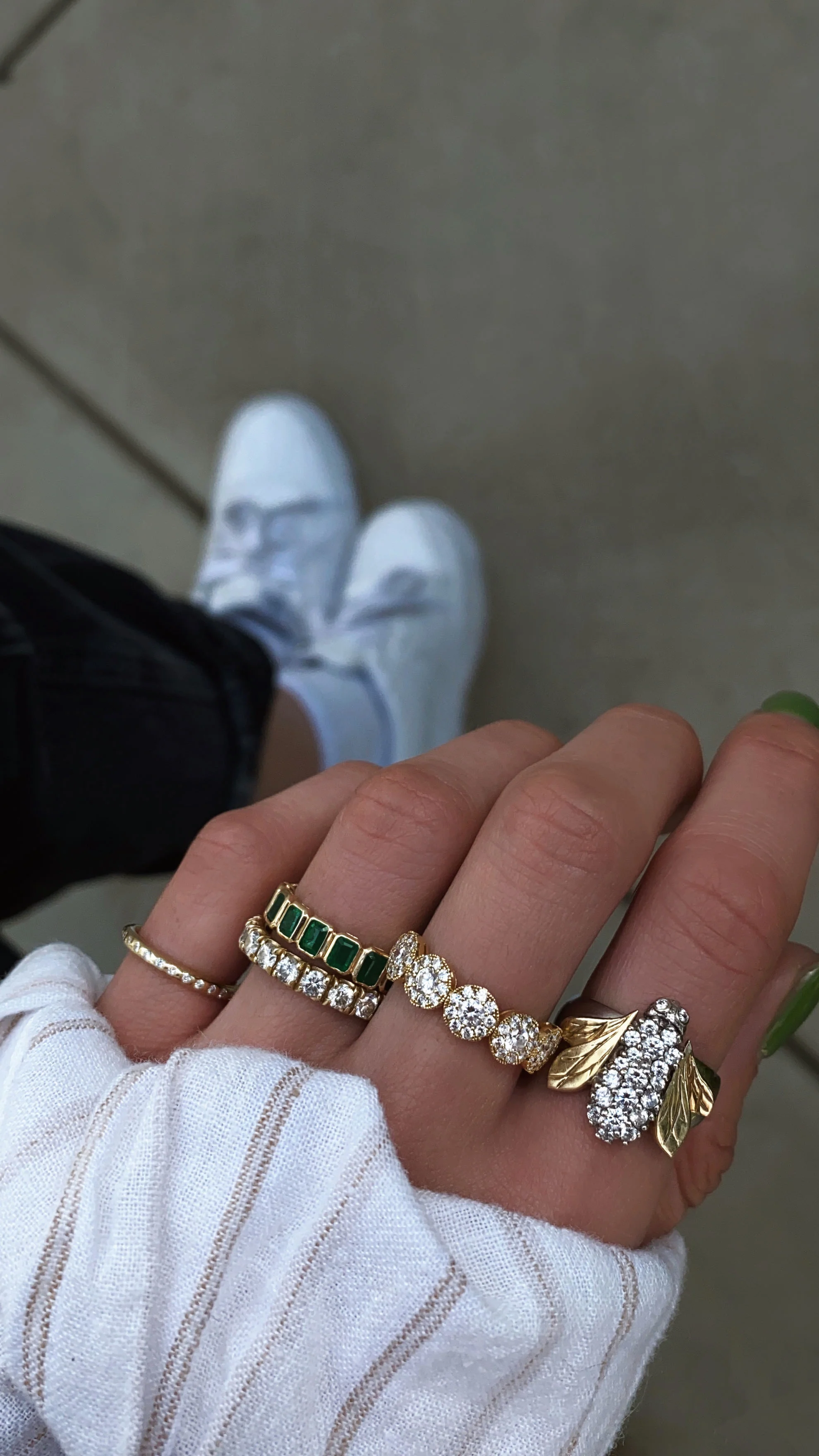 14kt gold emerald cut emerald bezel band - Image 3