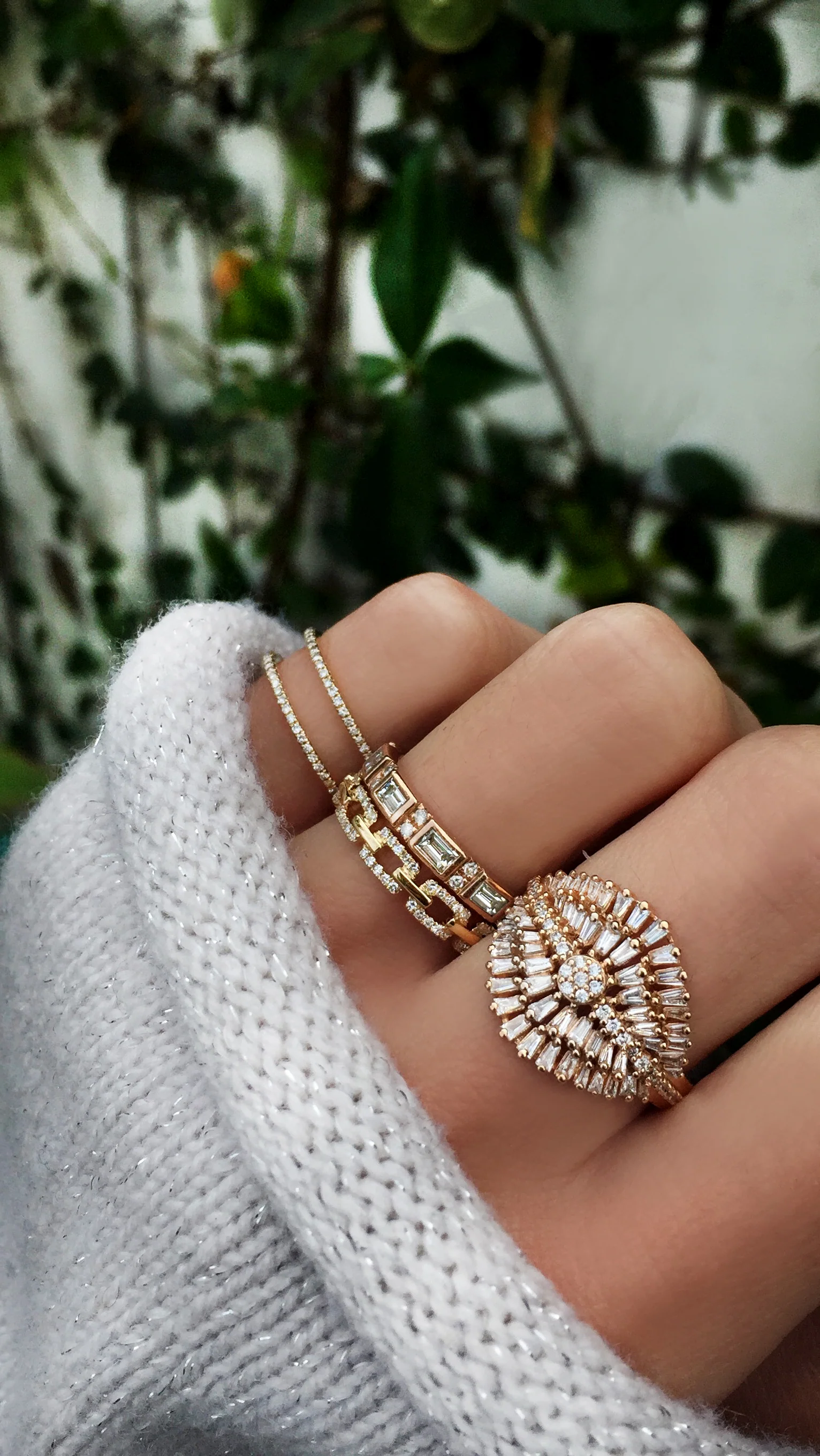 14kt gold feathered baguette diamond ring - Image 5
