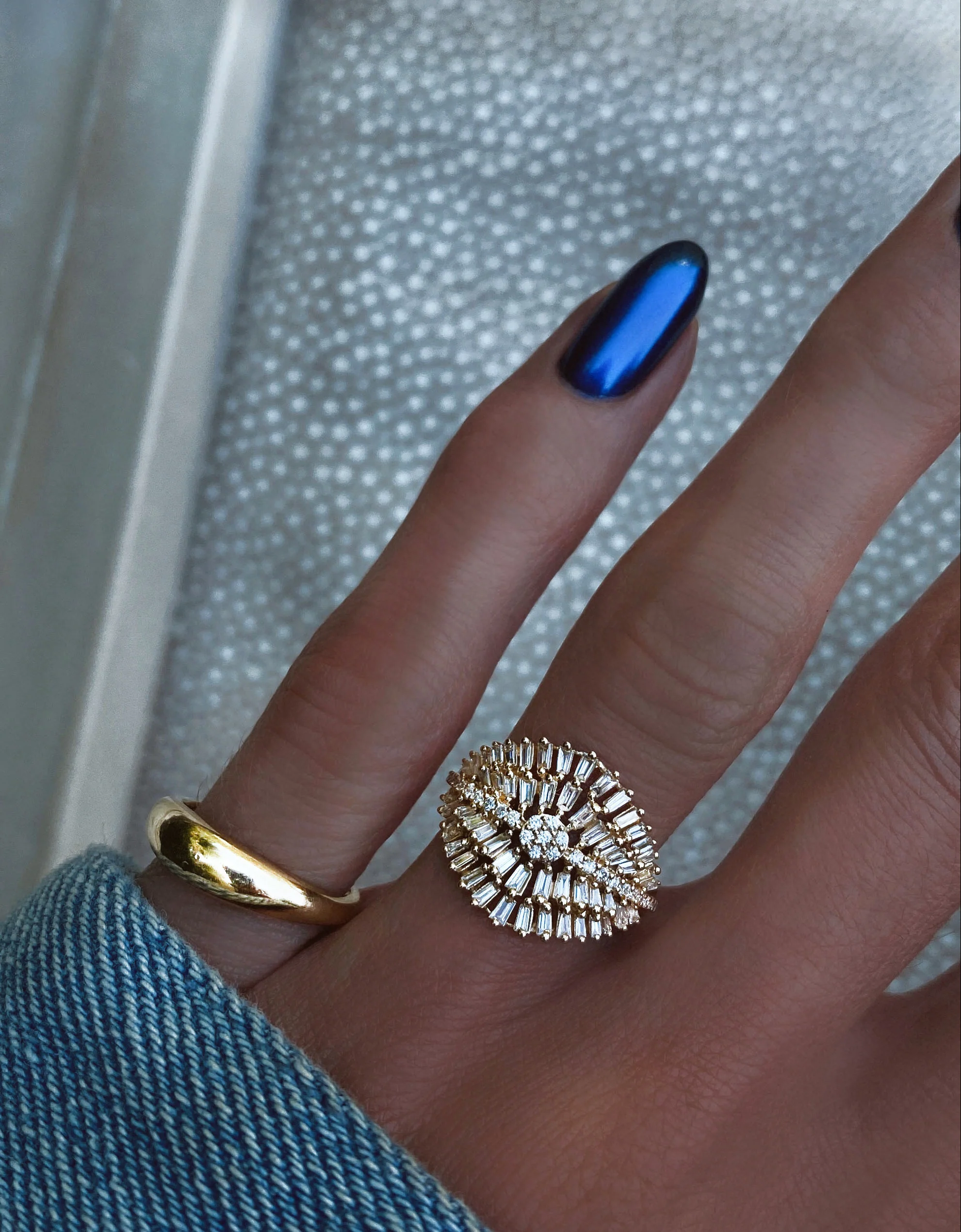 14kt gold feathered baguette diamond ring - Image 6