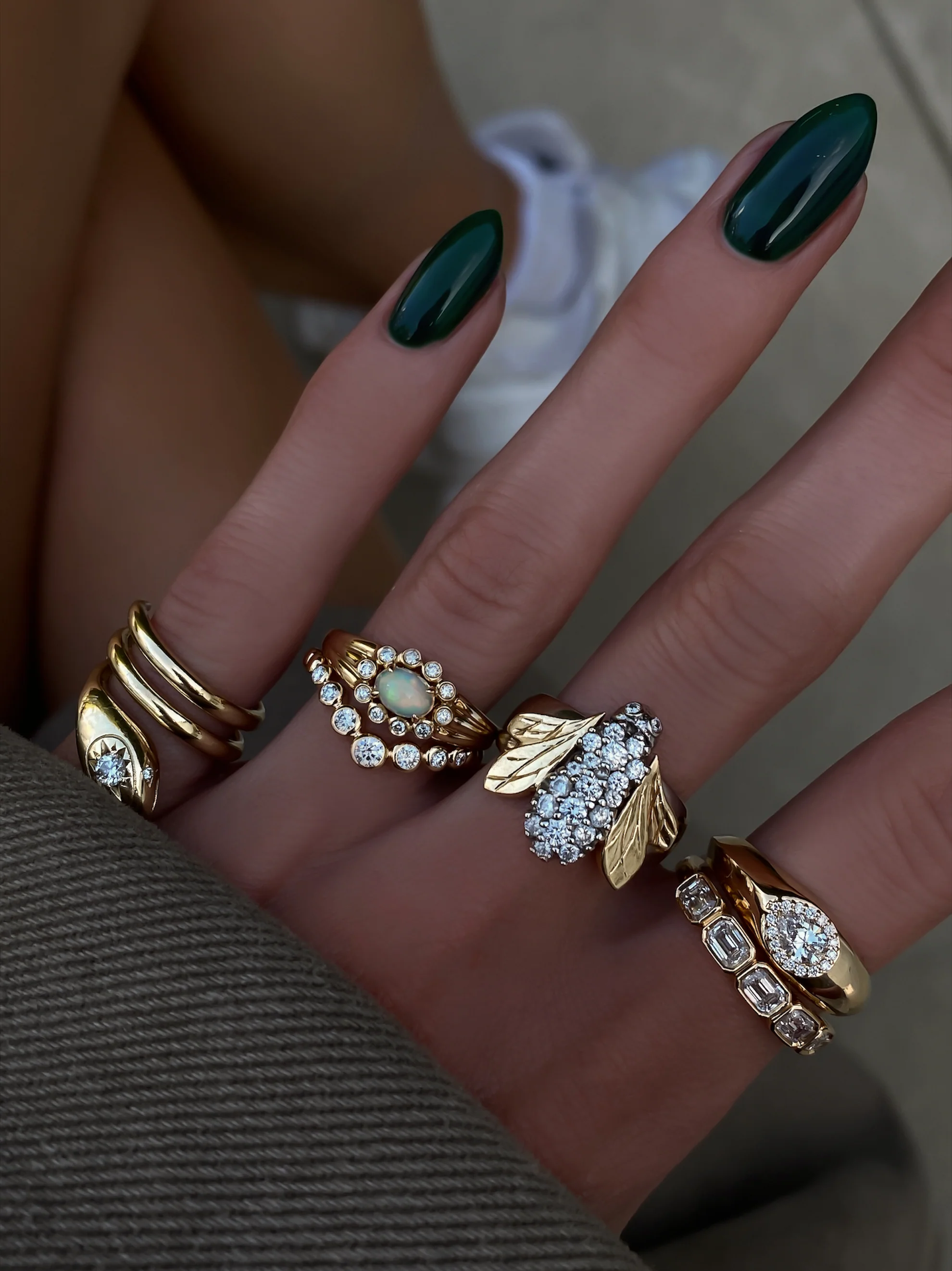 14kt gold and diamond two toned vintage honey bee ring - Image 3