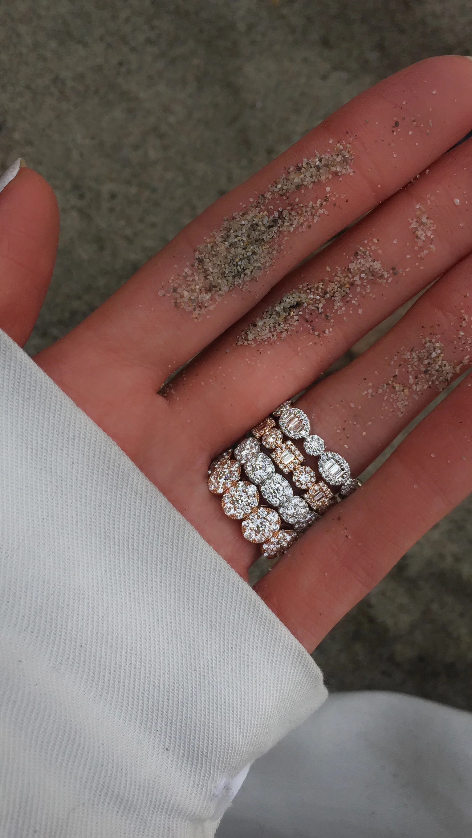 14kt gold five oval diamond band - Image 5