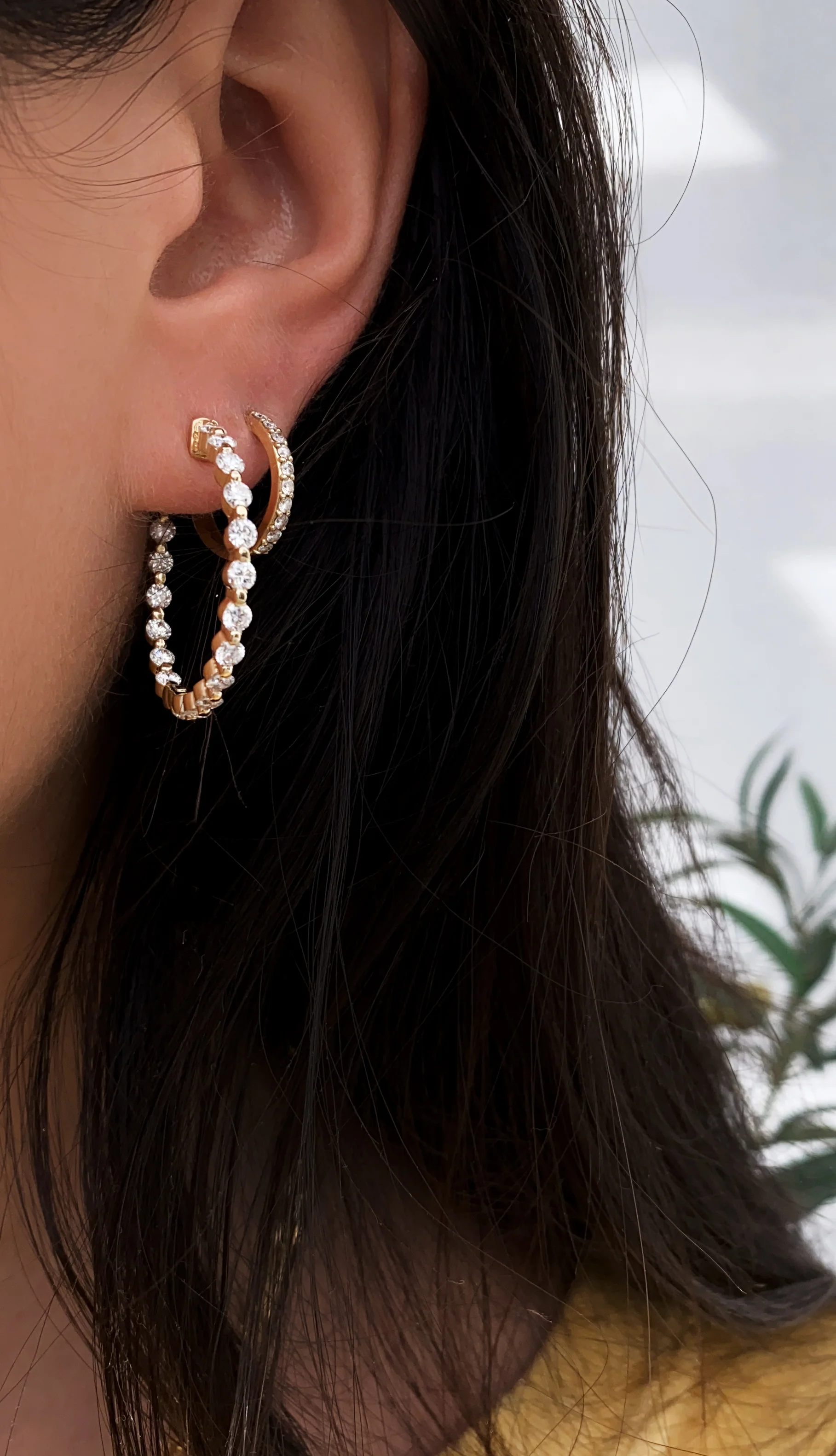 14kt gold floating diamond hoop earrings - Image 3