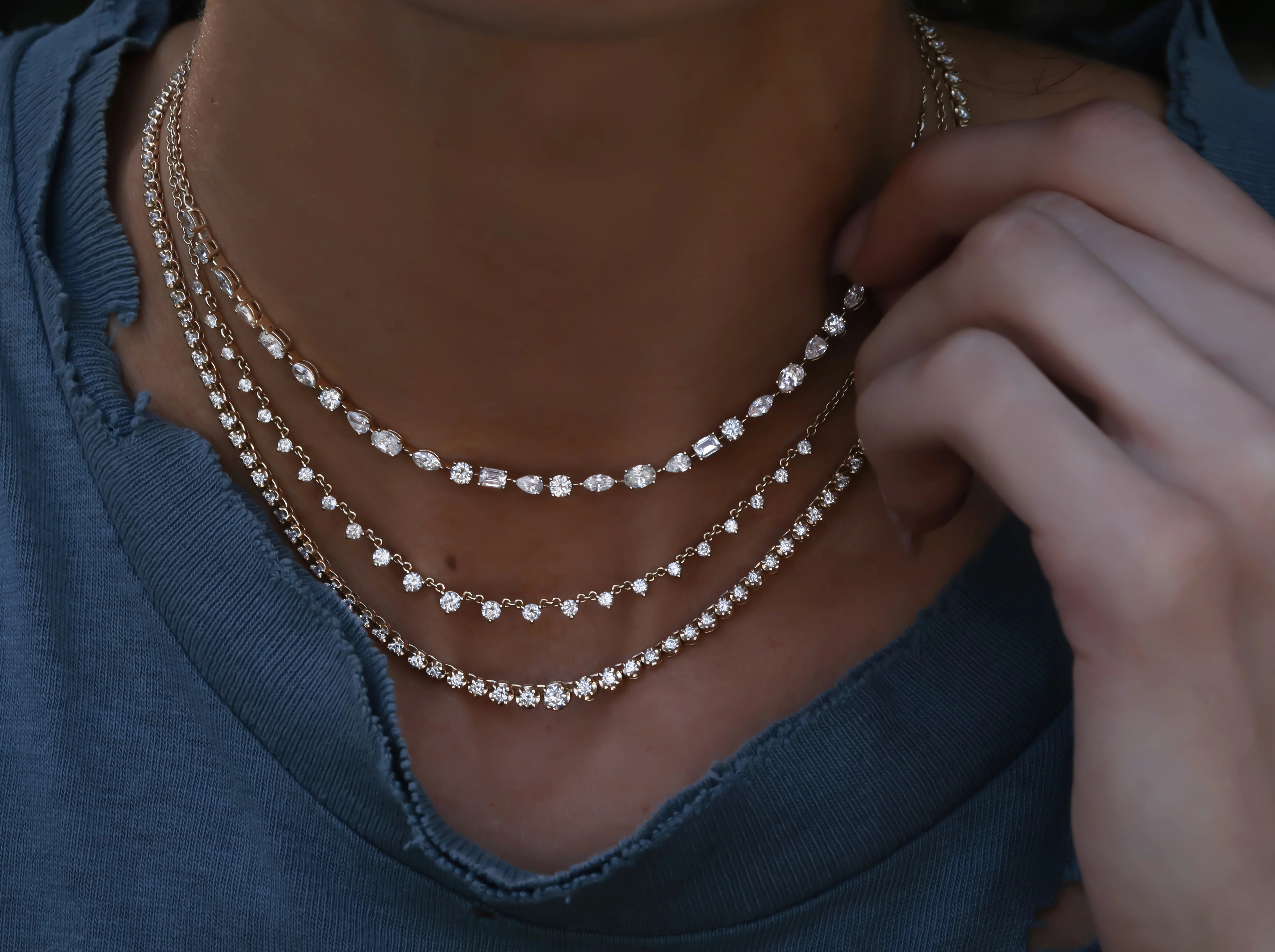 14kt gold graduated three prong diamond choker necklace - Image 3