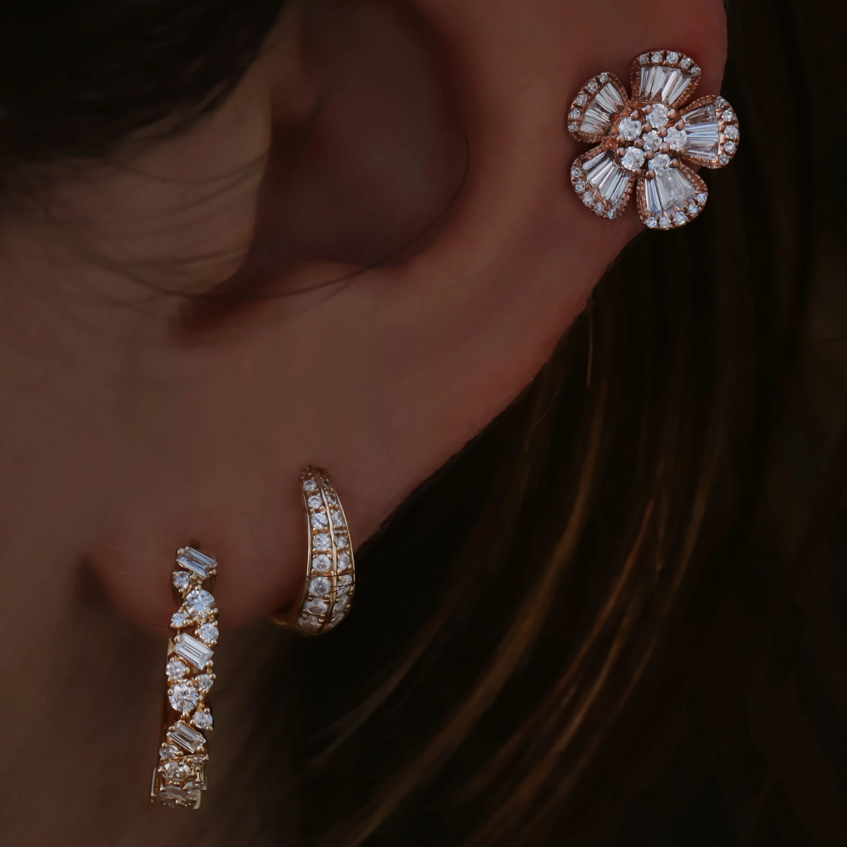 14kt gold floating mixed diamond cut hoop - Image 3