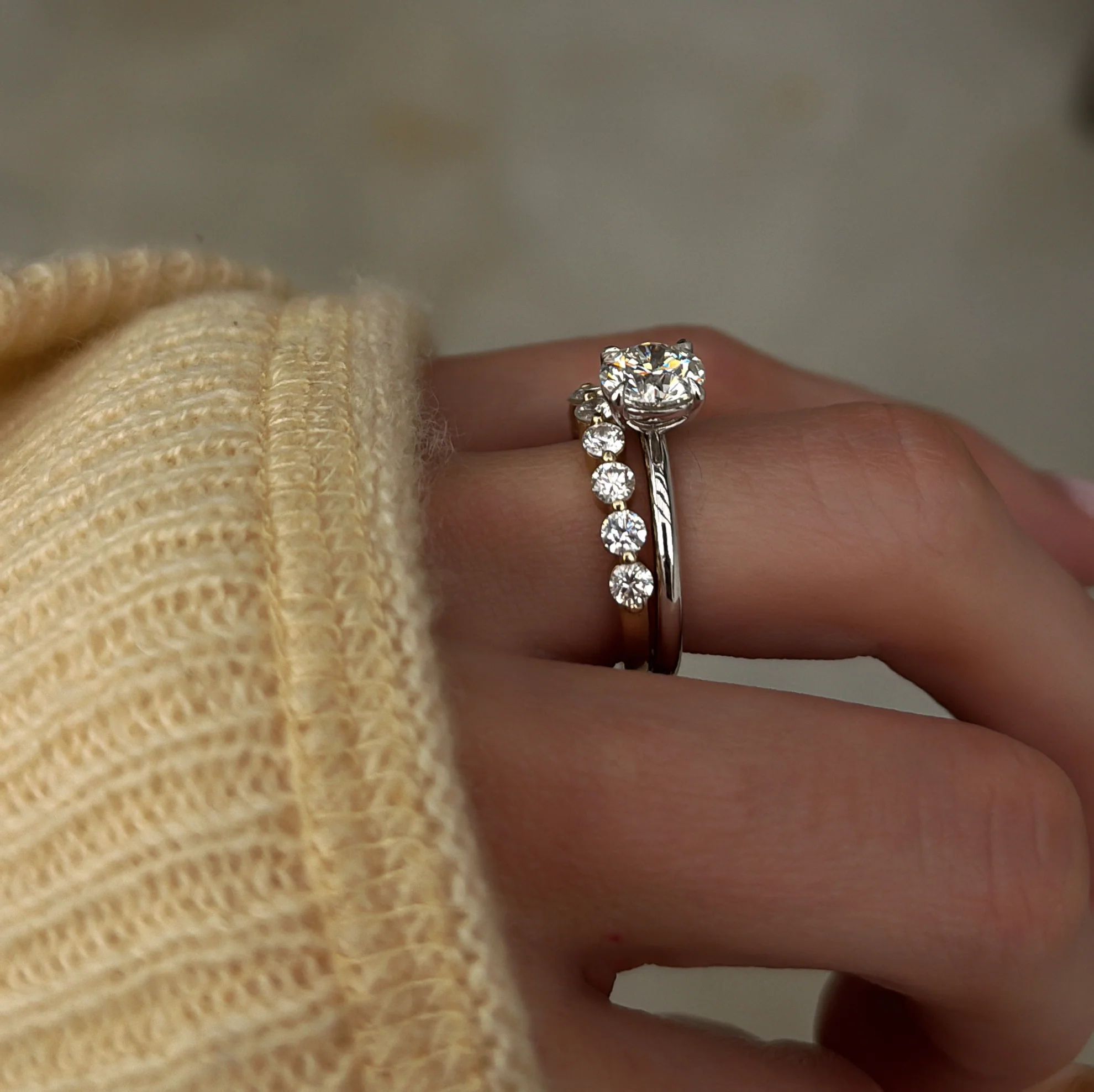 14kt gold floating queen diamond band - Image 4