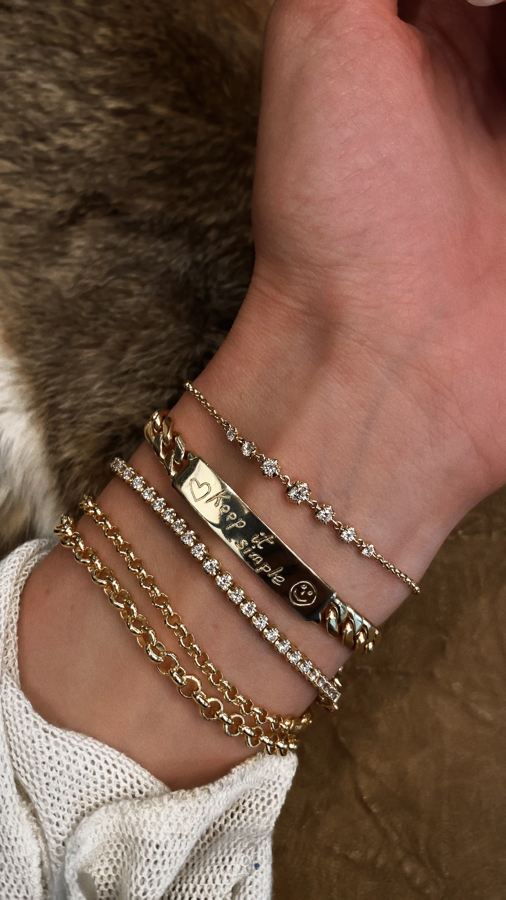 14kt gold hand engraved cuban chain love note bracelet - Image 4