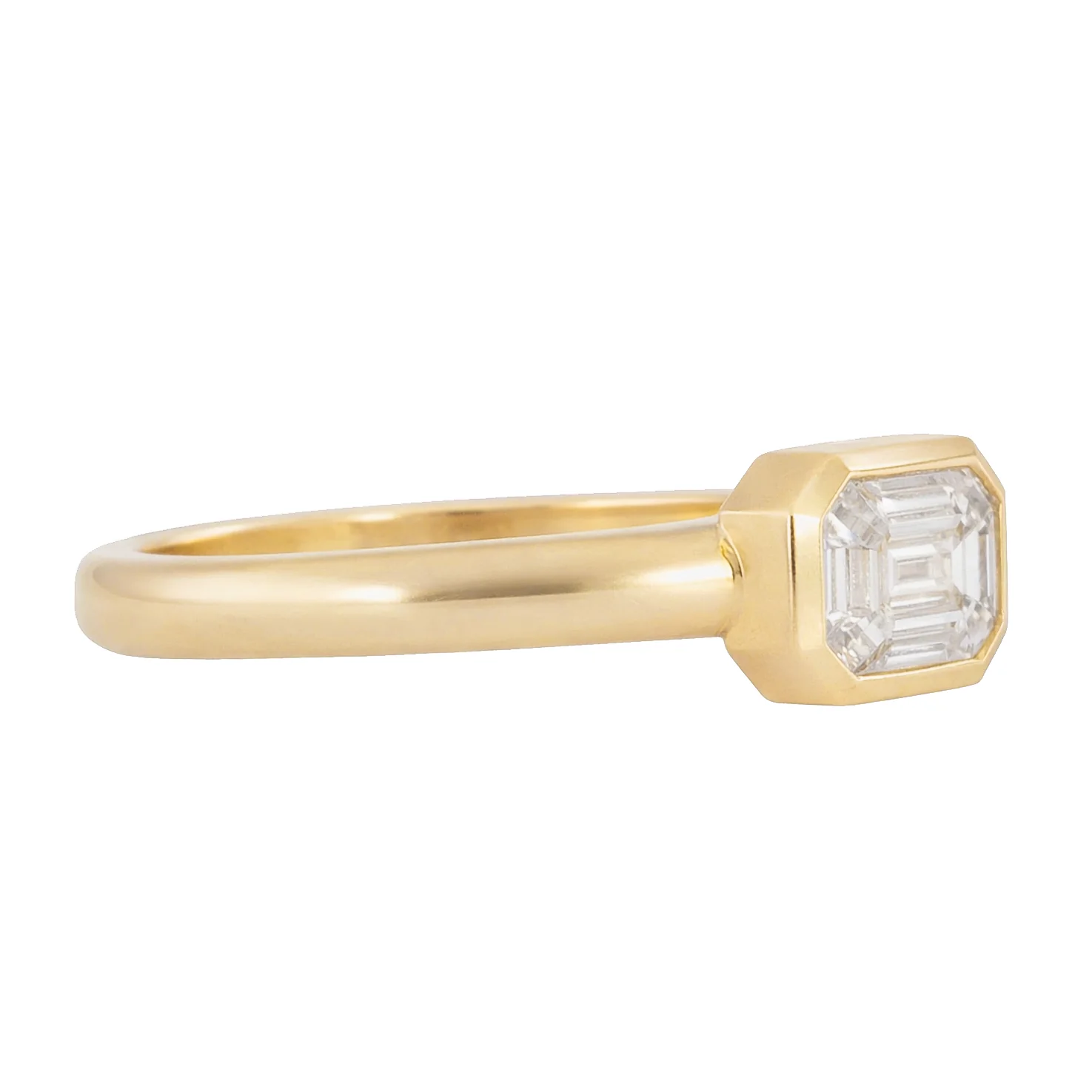14kt gold illusion diamond thick bezel ring - Image 2