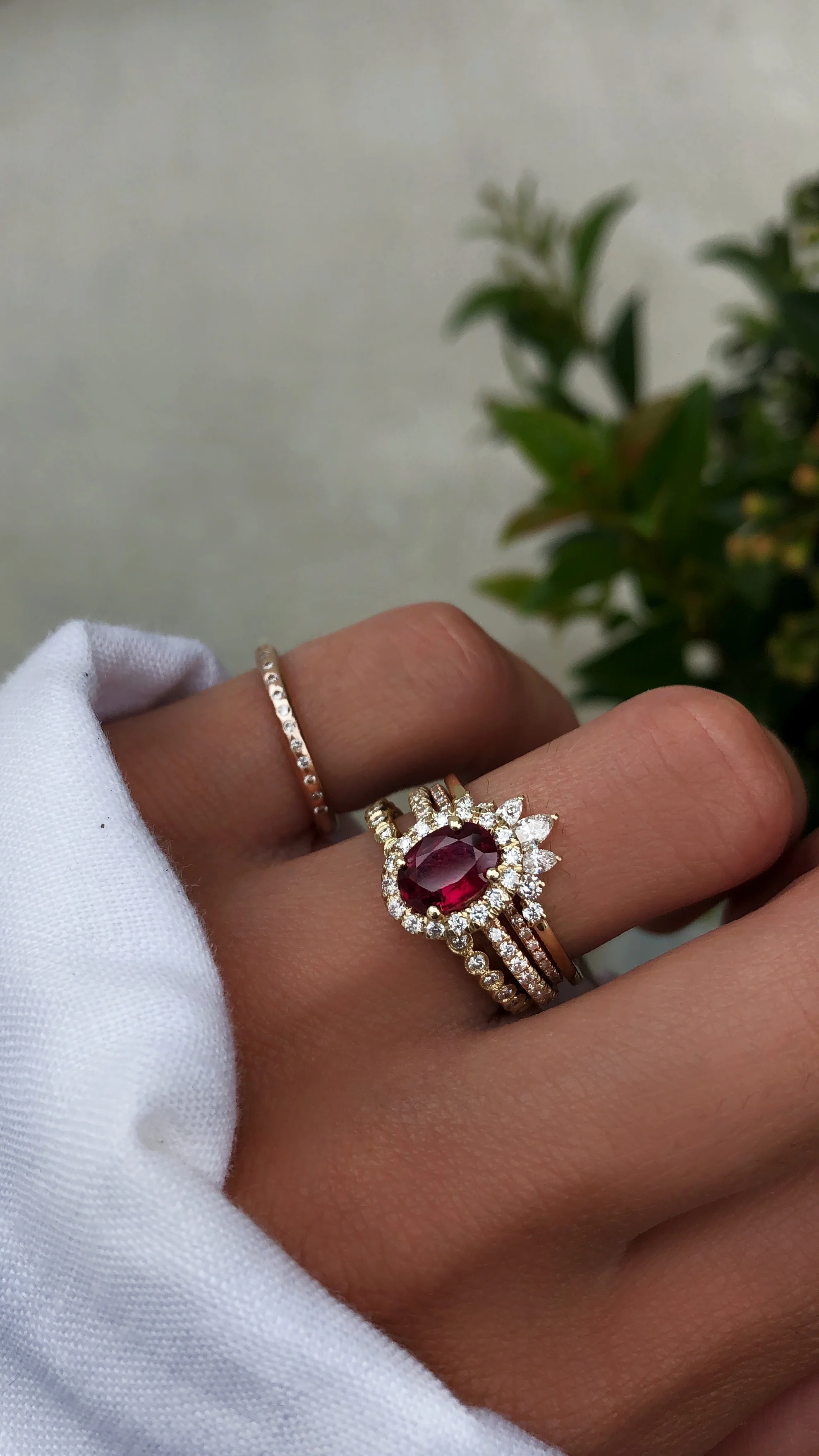 14kt gold marquise diamond curved band - Image 3