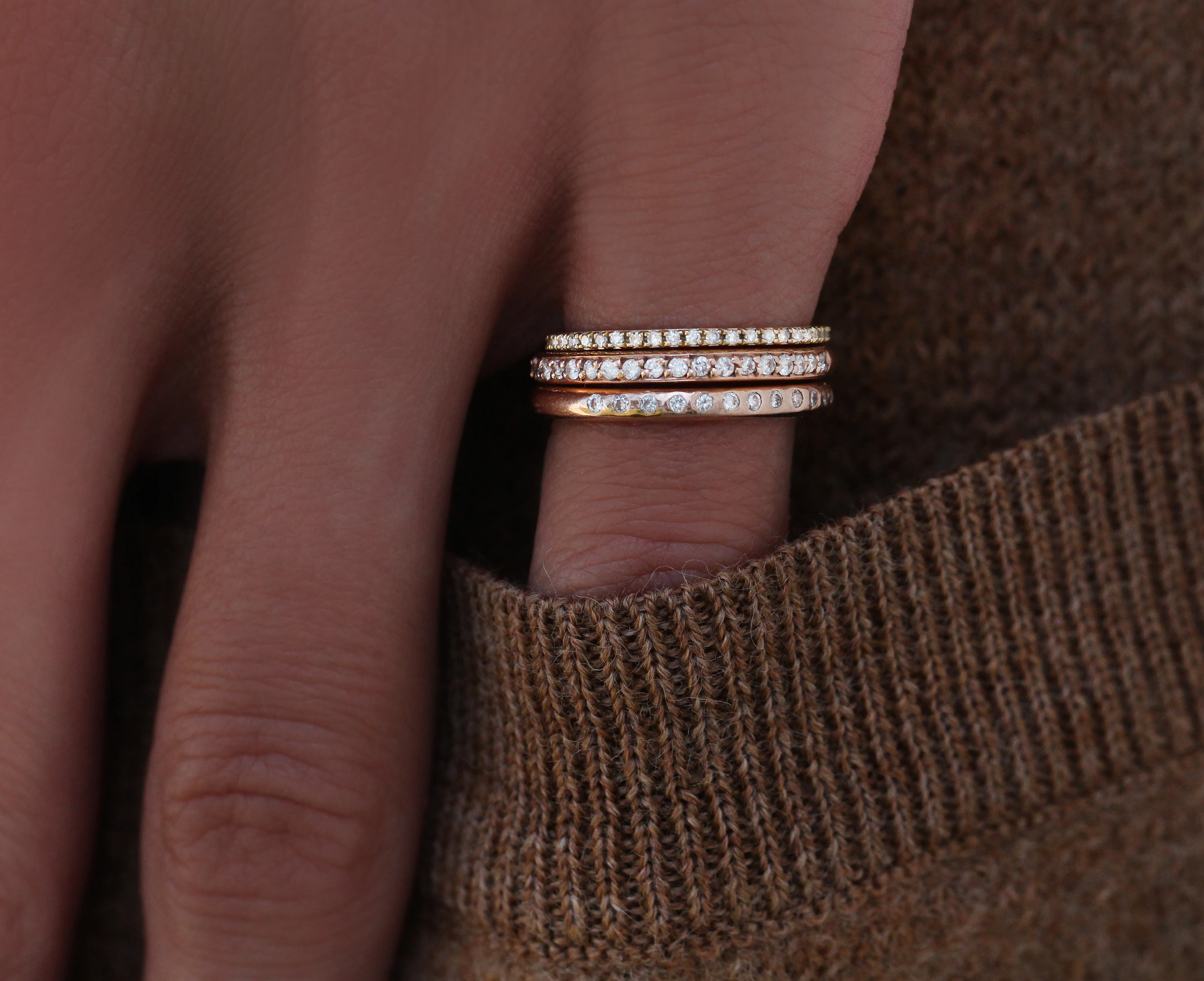 14kt gold and spaced white diamond ring - Image 4