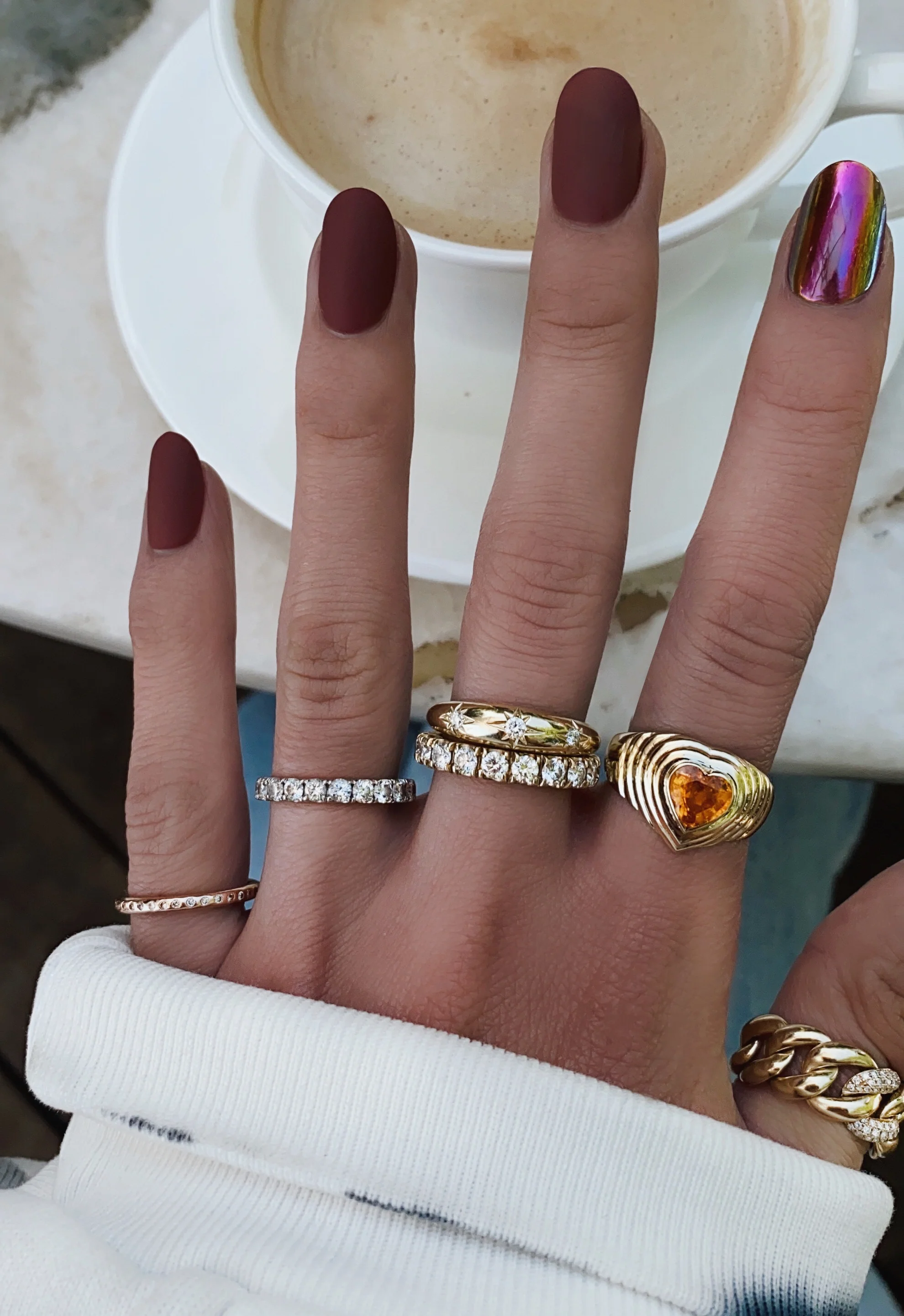 14kt gold and spaced white diamond ring - Image 5