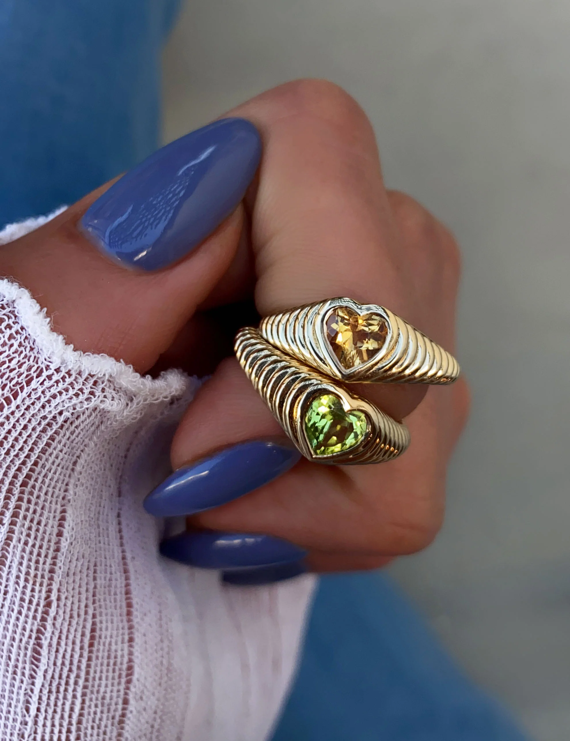 14kt gold petite peridot heart burst ring - Image 4