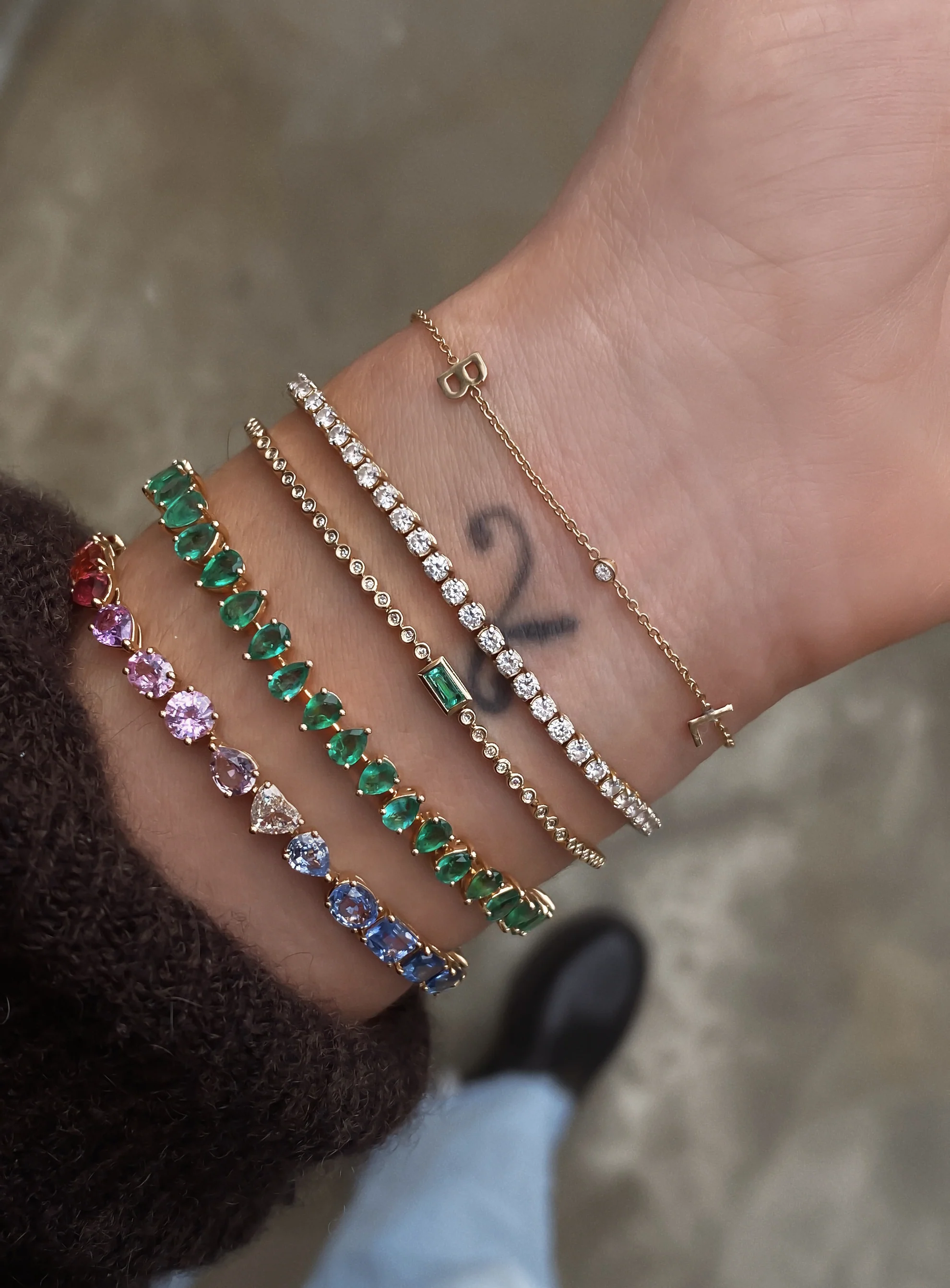 14kt gold teardrop emerald tennis bracelet - Image 3