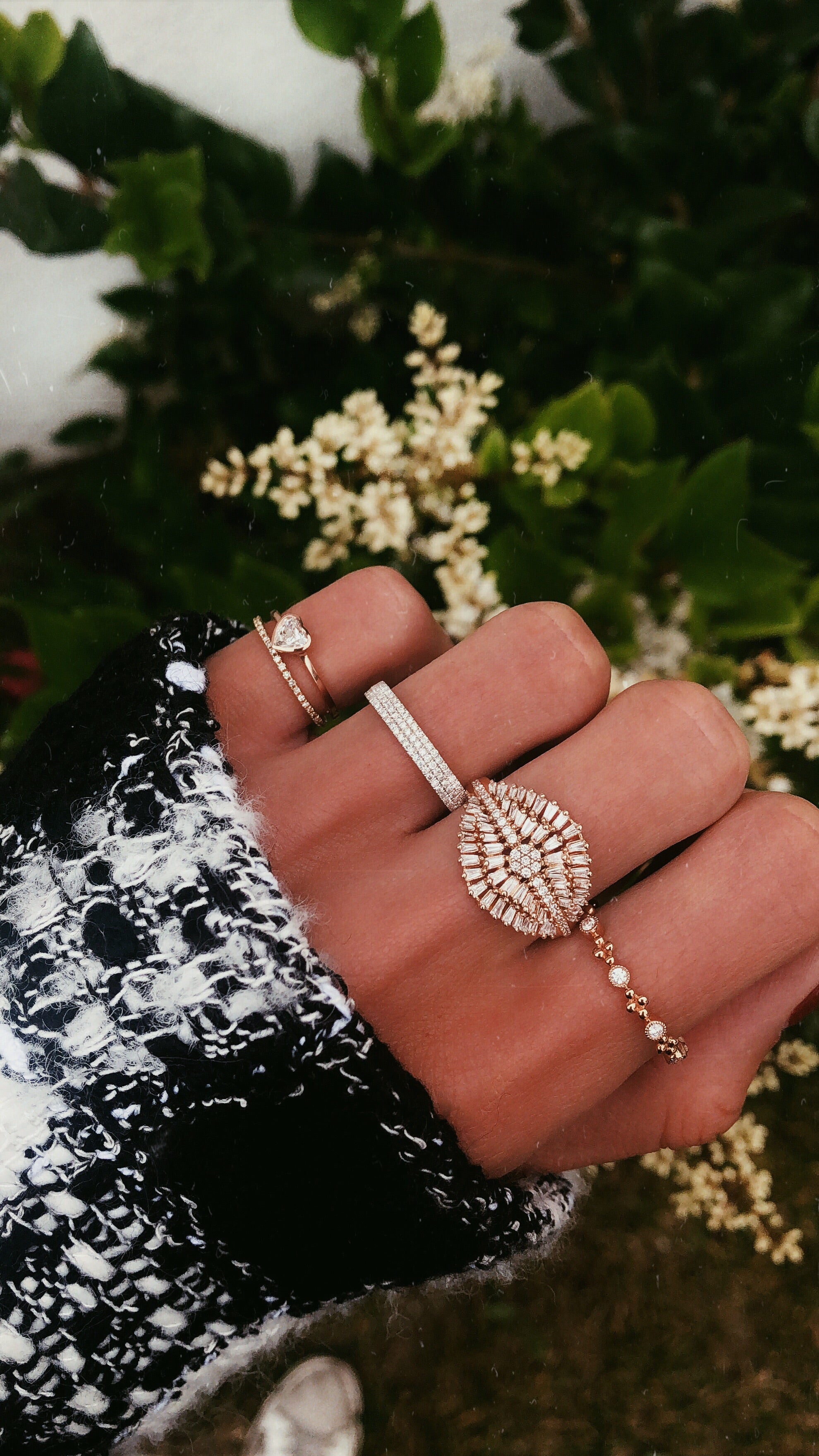 14kt gold three diamond row ring - Image 3