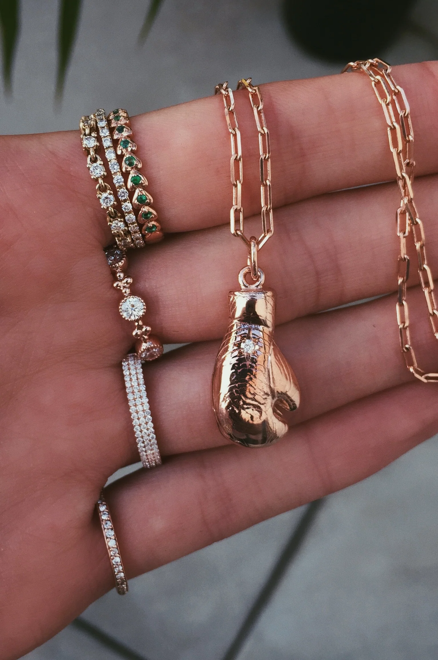 14kt golden glove necklace - Image 7