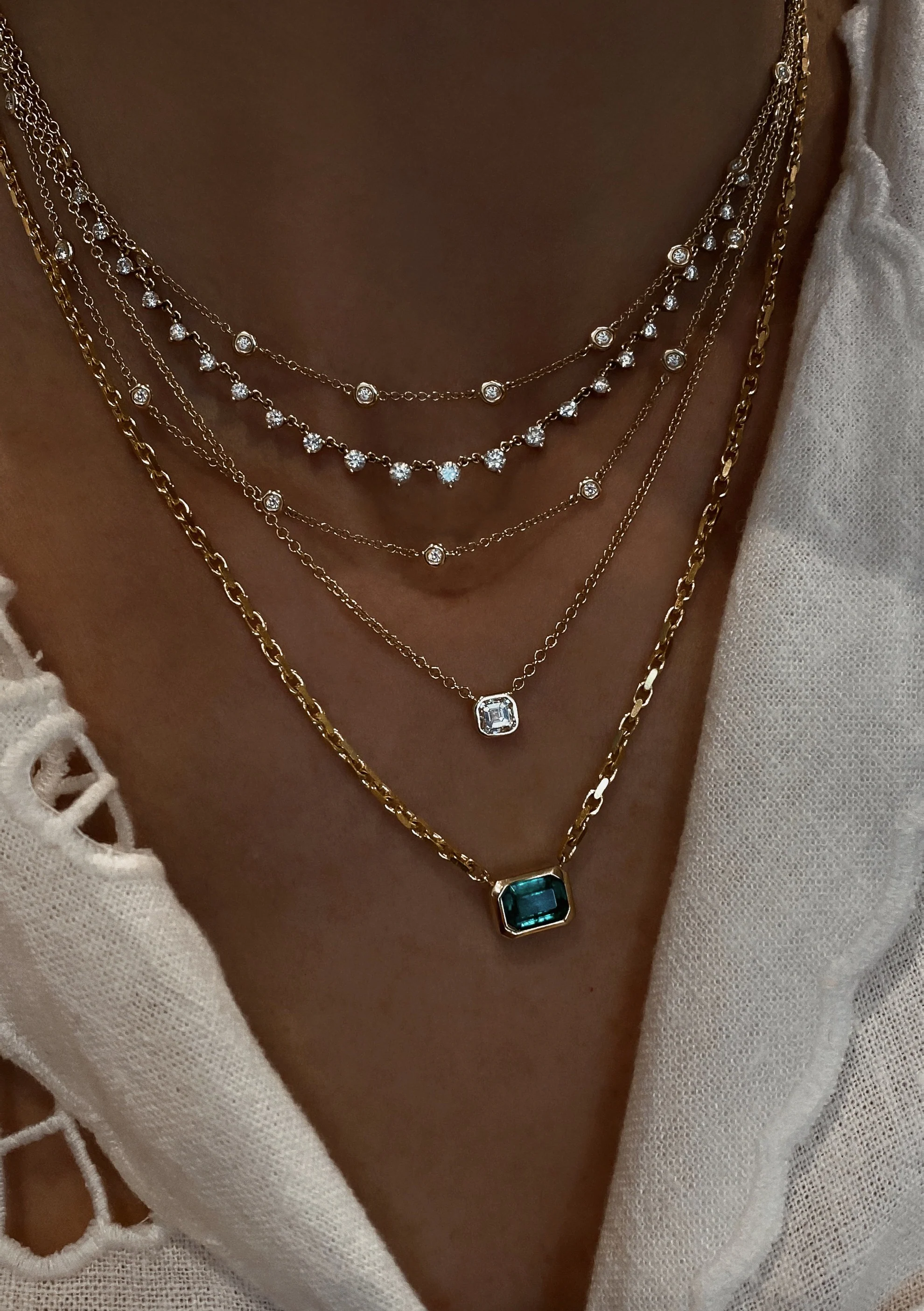 14kt gold graduated three prong diamond choker necklace - Image 7