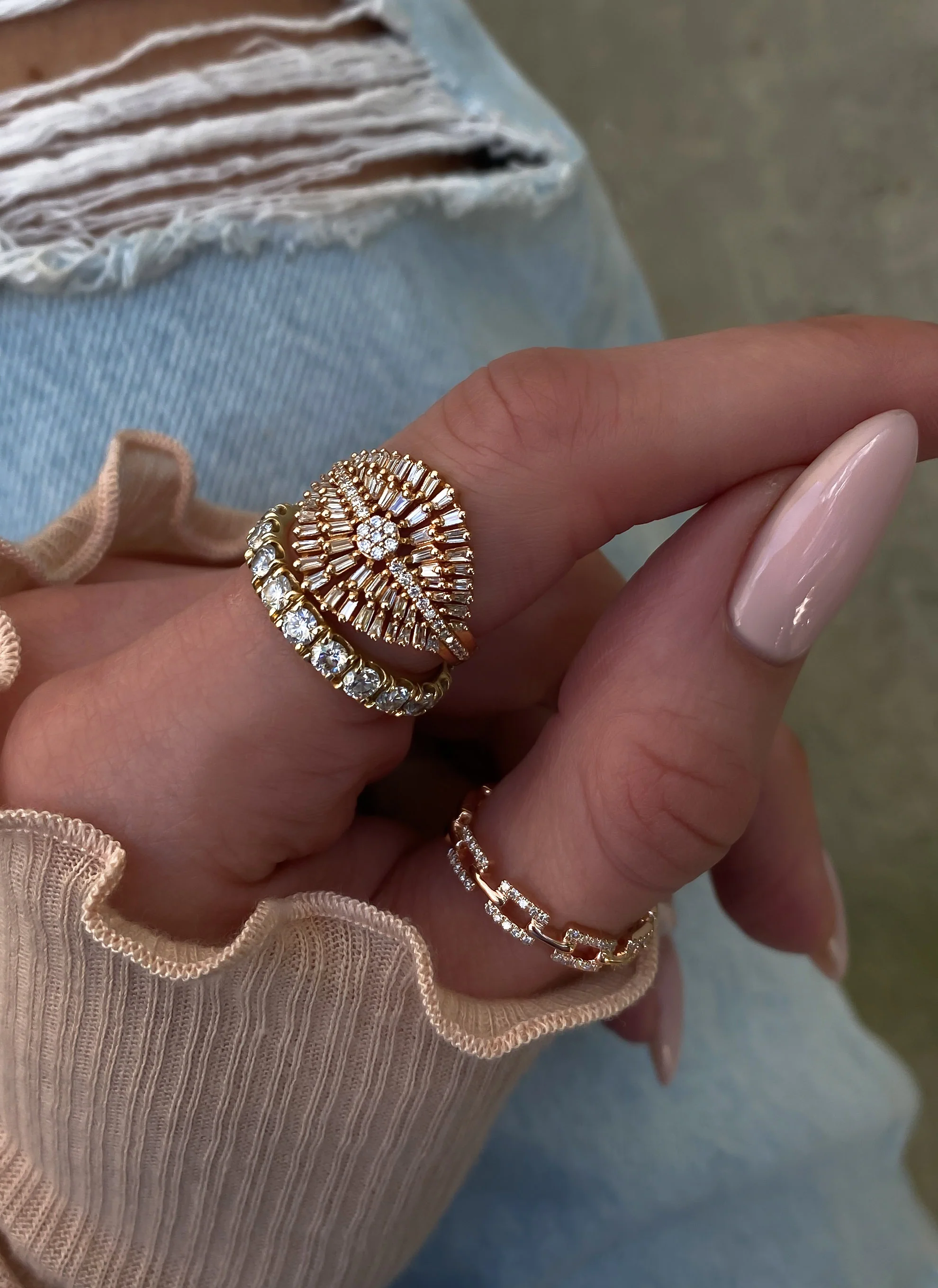 14kt gold feathered baguette diamond ring - Image 3
