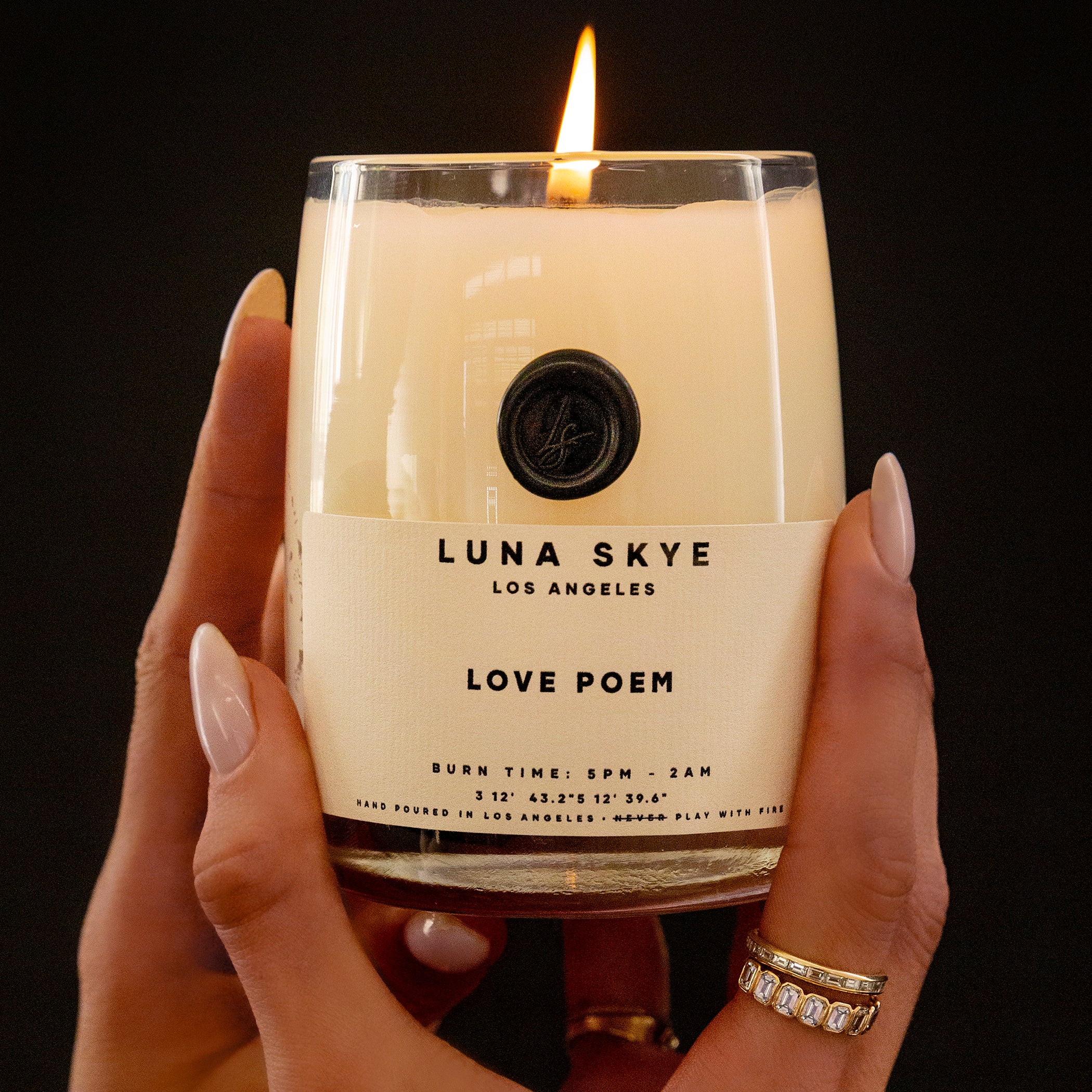 Love Poem Classic Candle 245g - Image 3