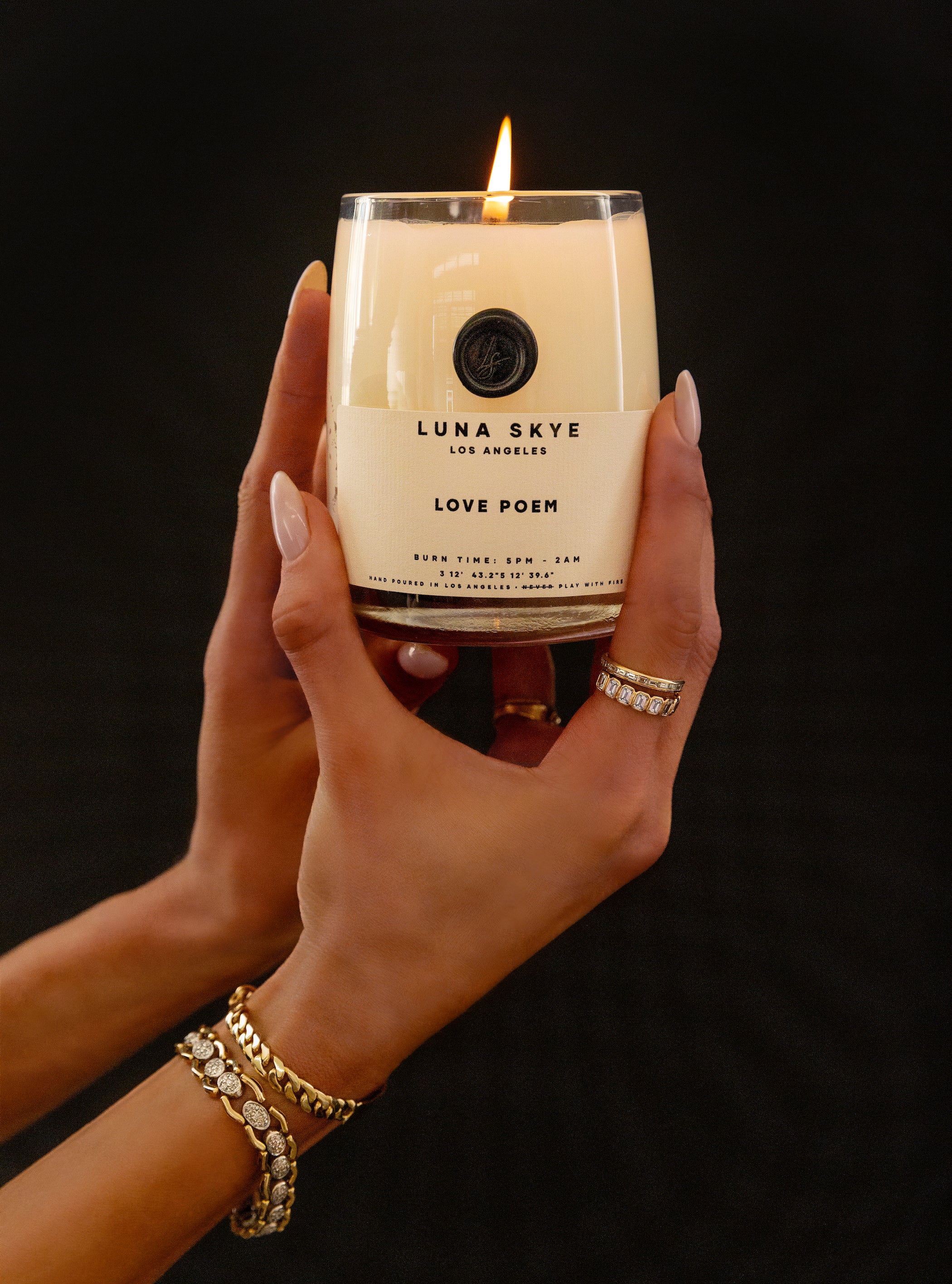 Love Poem Classic Candle 245g - Image 4